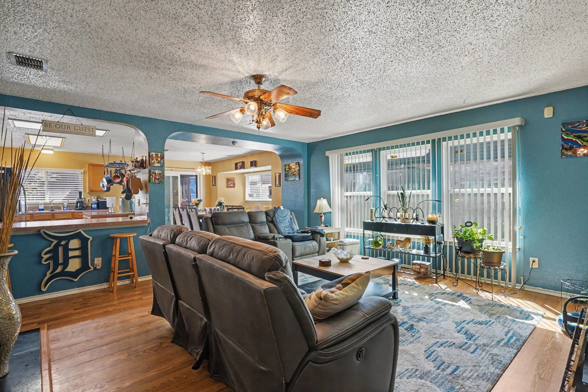 Single Family Residence For Sale in Tarrant County , 3136 Pine Valley Drive, Grand Prairie, Texas 75052, 3 Bedroom, 2 Bathroom, 2 Garage spaces, 1,592 Sqft, built in 1998, mls#21403689, Real Estate Agent in Grand Prairie, Homes For Sale in Tarrant county, Homes For Sale in Grand Prairie, Realtor in Grand Prairie Texas, Real Estate Brokerage Independent Realty Texas, Luminita Cordes Realtor