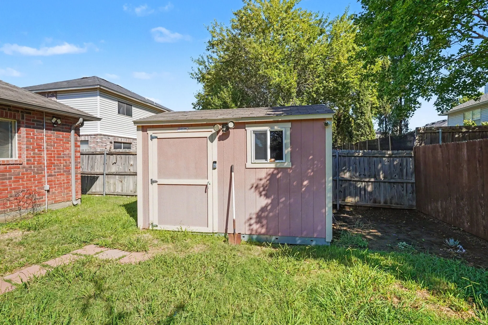 Single Family Residence For Sale in Tarrant County , 3136 Pine Valley Drive, Grand Prairie, Texas 75052, 3 Bedroom, 2 Bathroom, 2 Garage spaces, 1,592 Sqft, built in 1998, mls#21403689, Real Estate Agent in Grand Prairie, Homes For Sale in Tarrant county, Homes For Sale in Grand Prairie, Realtor in Grand Prairie Texas, Real Estate Brokerage Independent Realty Texas, Luminita Cordes Realtor