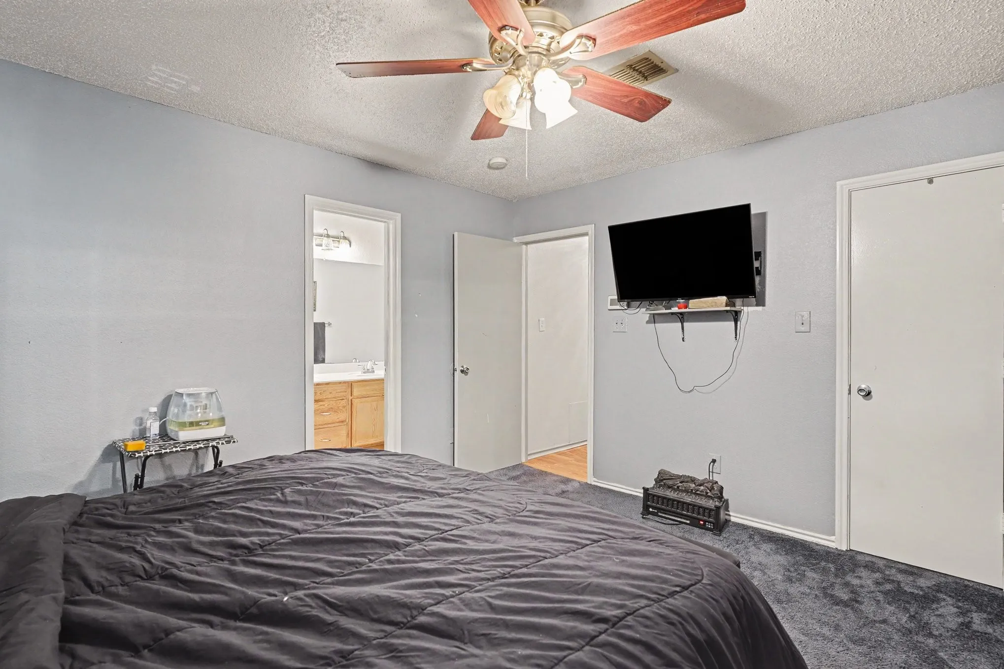 Single Family Residence For Sale in Tarrant County , 3136 Pine Valley Drive, Grand Prairie, Texas 75052, 3 Bedroom, 2 Bathroom, 2 Garage spaces, 1,592 Sqft, built in 1998, mls#21403689, Real Estate Agent in Grand Prairie, Homes For Sale in Tarrant county, Homes For Sale in Grand Prairie, Realtor in Grand Prairie Texas, Real Estate Brokerage Independent Realty Texas, Luminita Cordes Realtor