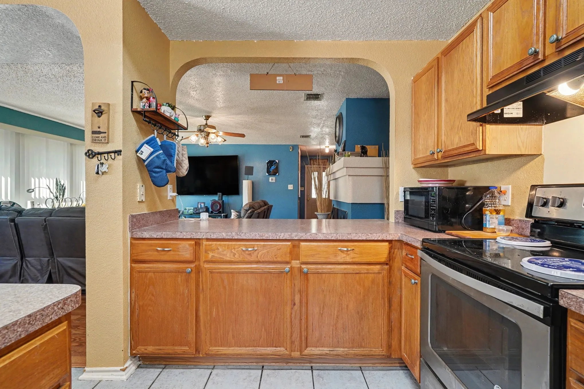 Single Family Residence For Sale in Tarrant County , 3136 Pine Valley Drive, Grand Prairie, Texas 75052, 3 Bedroom, 2 Bathroom, 2 Garage spaces, 1,592 Sqft, built in 1998, mls#21403689, Real Estate Agent in Grand Prairie, Homes For Sale in Tarrant county, Homes For Sale in Grand Prairie, Realtor in Grand Prairie Texas, Real Estate Brokerage Independent Realty Texas, Luminita Cordes Realtor