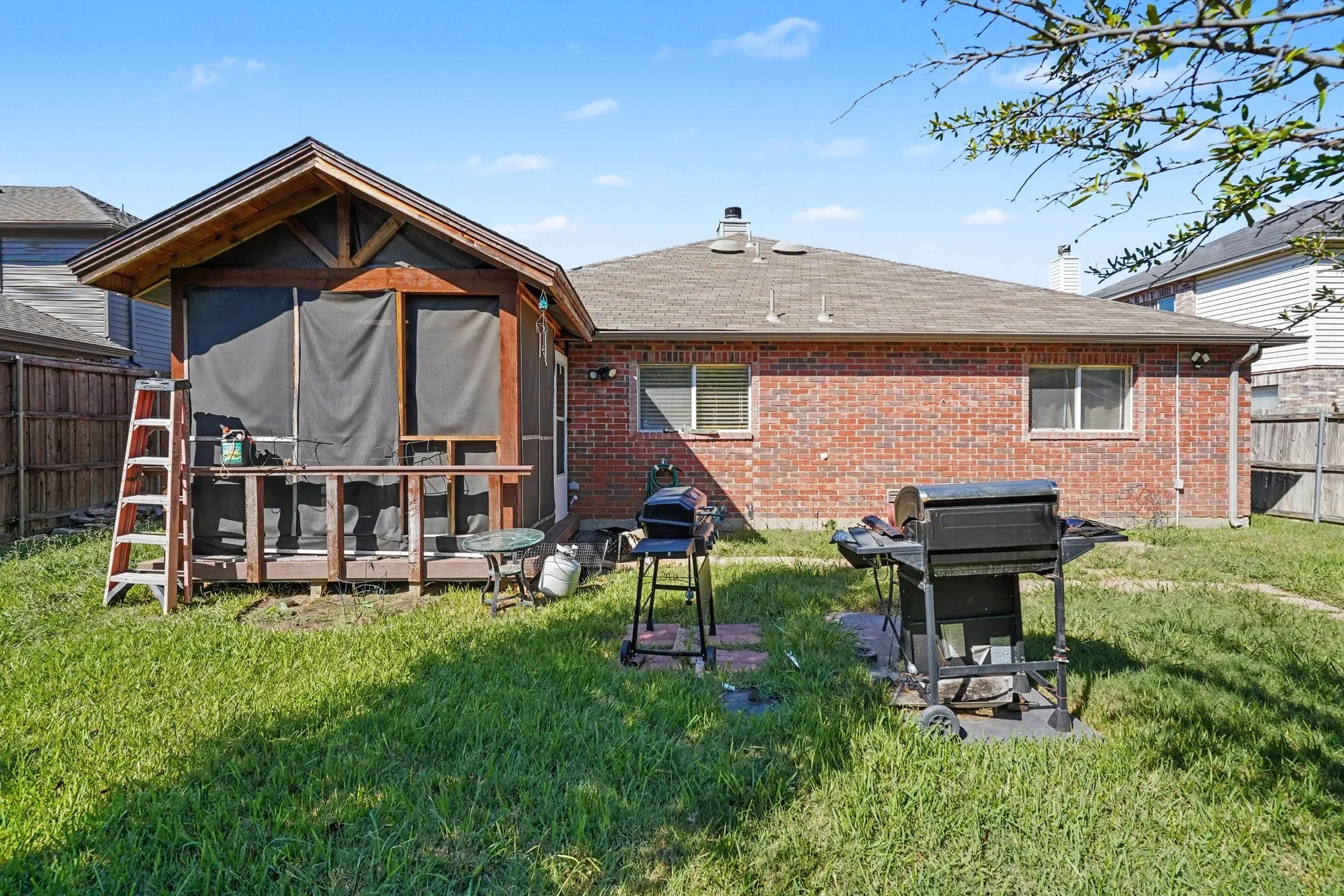 Single Family Residence For Sale in Tarrant County , 3136 Pine Valley Drive, Grand Prairie, Texas 75052, 3 Bedroom, 2 Bathroom, 2 Garage spaces, 1,592 Sqft, built in 1998, mls#21403689, Real Estate Agent in Grand Prairie, Homes For Sale in Tarrant county, Homes For Sale in Grand Prairie, Realtor in Grand Prairie Texas, Real Estate Brokerage Independent Realty Texas, Luminita Cordes Realtor
