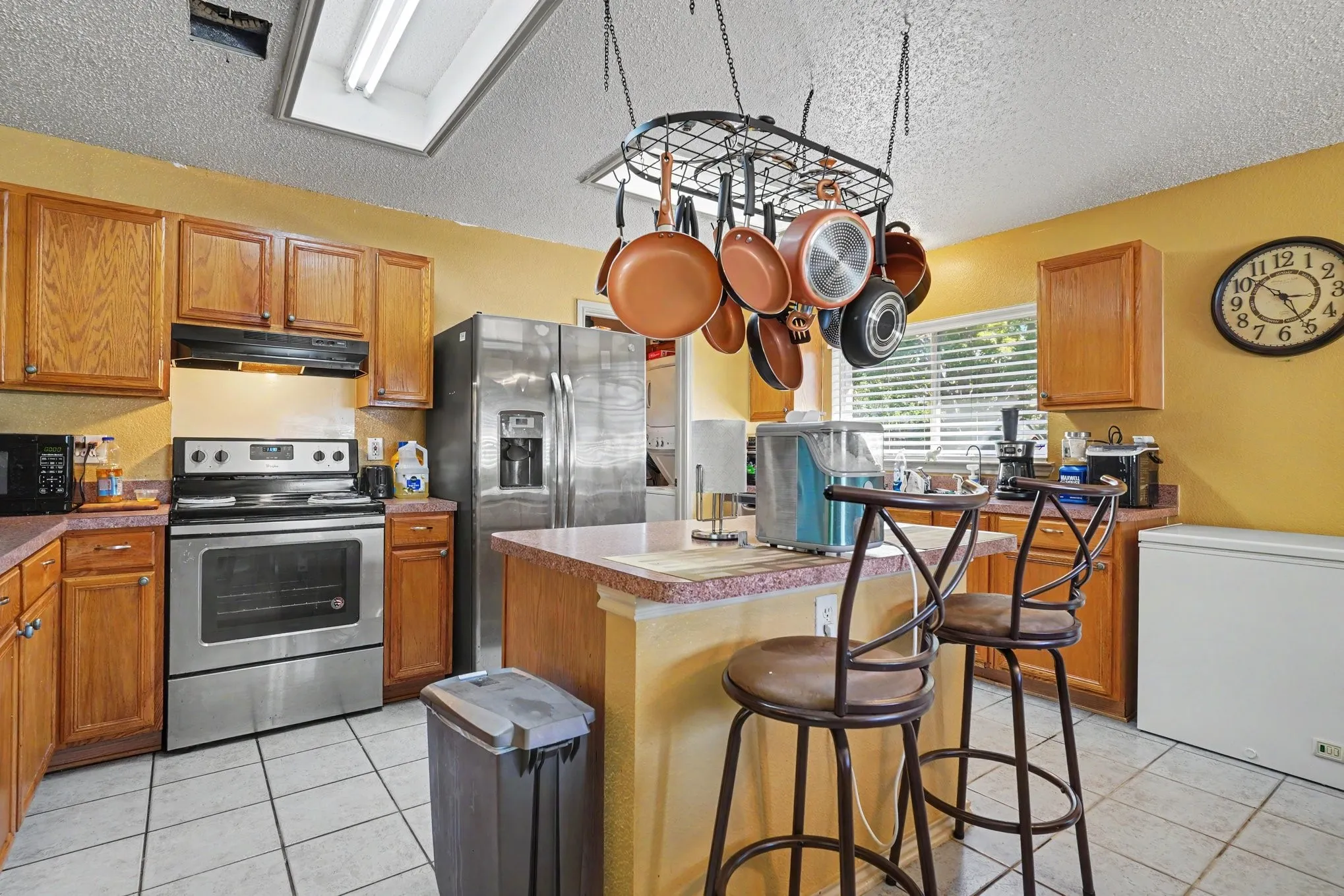 Single Family Residence For Sale in Tarrant County , 3136 Pine Valley Drive, Grand Prairie, Texas 75052, 3 Bedroom, 2 Bathroom, 2 Garage spaces, 1,592 Sqft, built in 1998, mls#21403689, Real Estate Agent in Grand Prairie, Homes For Sale in Tarrant county, Homes For Sale in Grand Prairie, Realtor in Grand Prairie Texas, Real Estate Brokerage Independent Realty Texas, Luminita Cordes Realtor