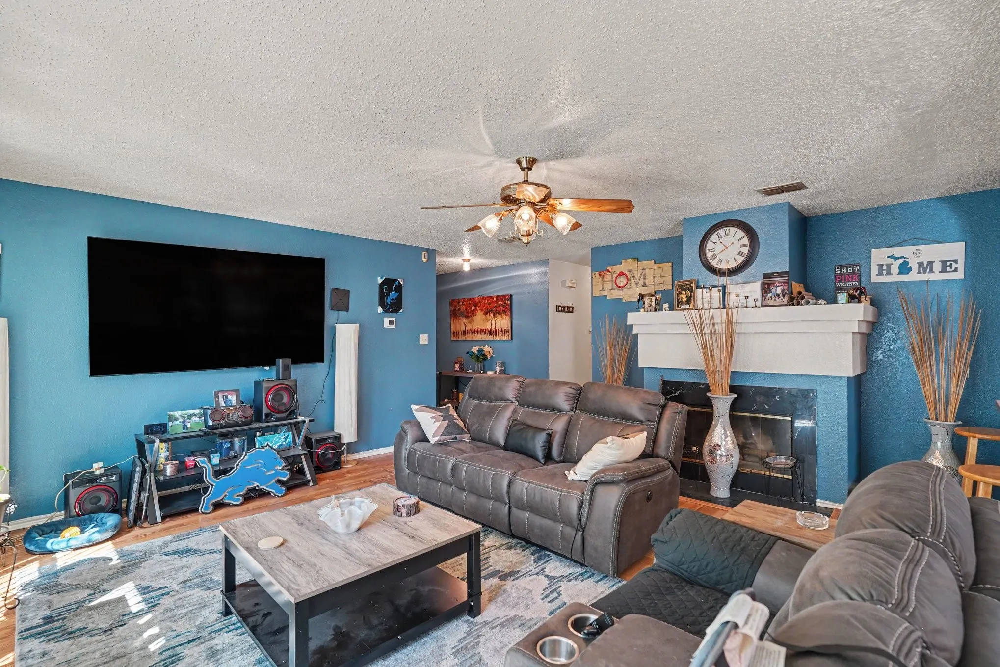 Single Family Residence For Sale in Tarrant County , 3136 Pine Valley Drive, Grand Prairie, Texas 75052, 3 Bedroom, 2 Bathroom, 2 Garage spaces, 1,592 Sqft, built in 1998, mls#21403689, Real Estate Agent in Grand Prairie, Homes For Sale in Tarrant county, Homes For Sale in Grand Prairie, Realtor in Grand Prairie Texas, Real Estate Brokerage Independent Realty Texas, Luminita Cordes Realtor