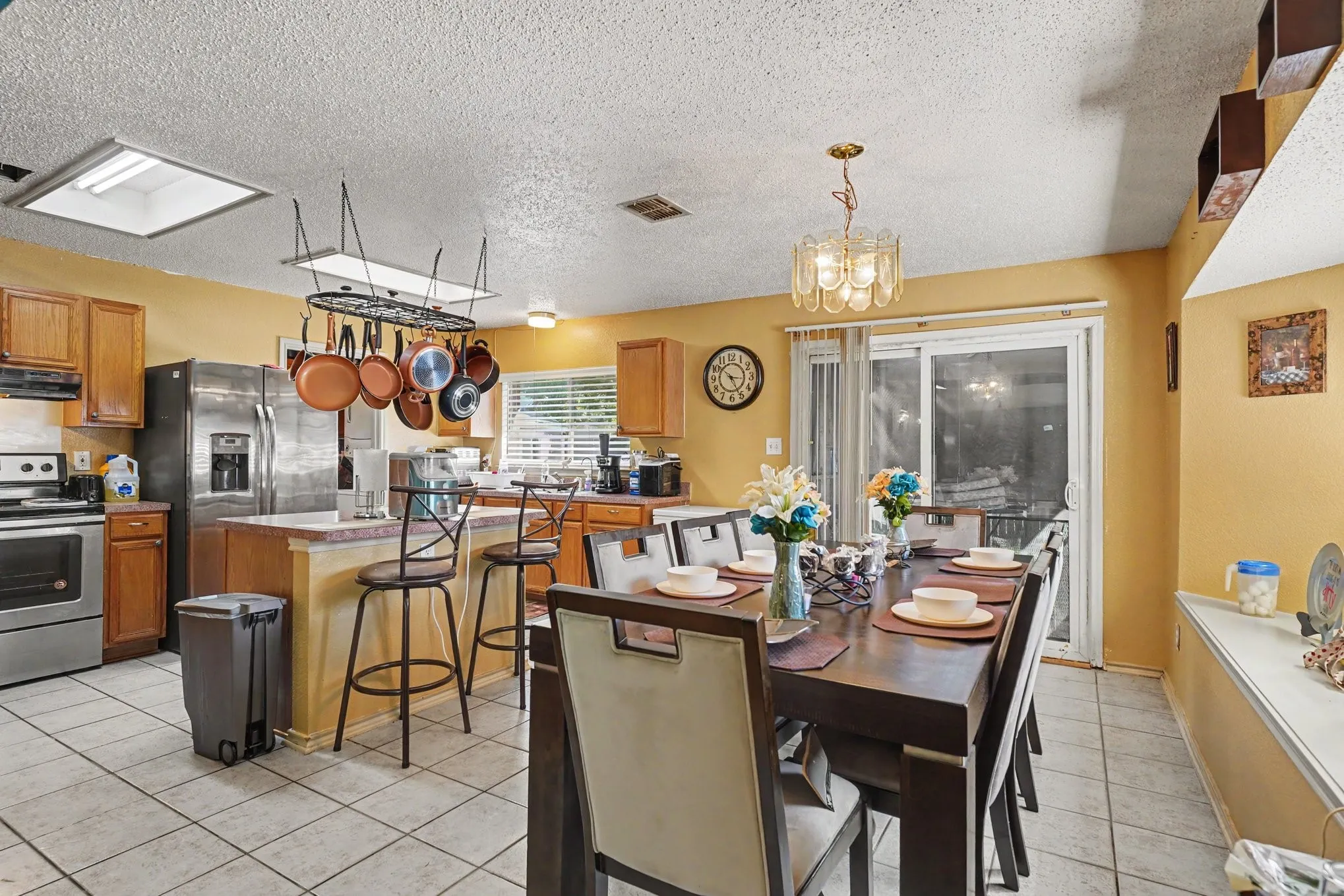Single Family Residence For Sale in Tarrant County , 3136 Pine Valley Drive, Grand Prairie, Texas 75052, 3 Bedroom, 2 Bathroom, 2 Garage spaces, 1,592 Sqft, built in 1998, mls#21403689, Real Estate Agent in Grand Prairie, Homes For Sale in Tarrant county, Homes For Sale in Grand Prairie, Realtor in Grand Prairie Texas, Real Estate Brokerage Independent Realty Texas, Luminita Cordes Realtor
