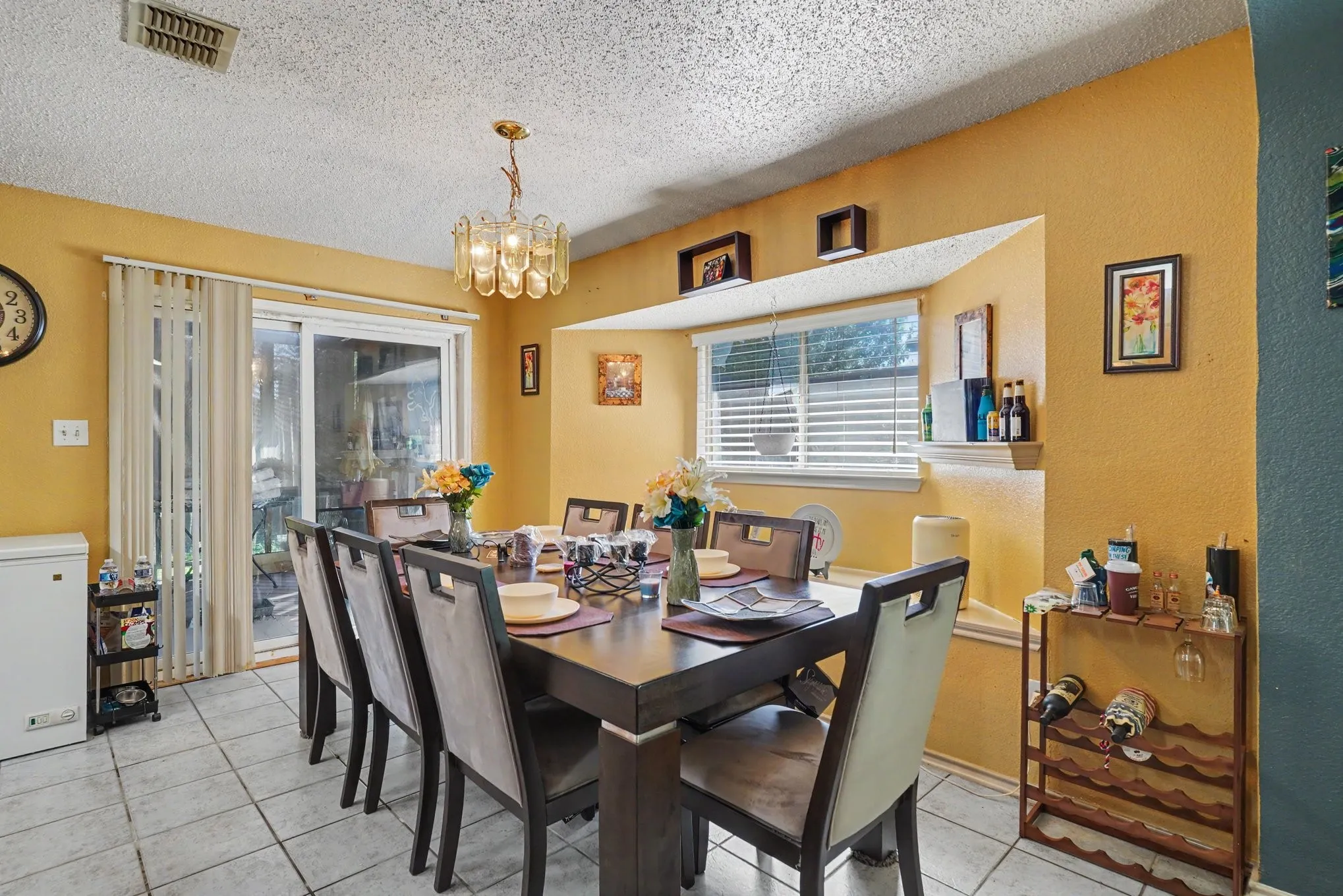 Single Family Residence For Sale in Tarrant County , 3136 Pine Valley Drive, Grand Prairie, Texas 75052, 3 Bedroom, 2 Bathroom, 2 Garage spaces, 1,592 Sqft, built in 1998, mls#21403689, Real Estate Agent in Grand Prairie, Homes For Sale in Tarrant county, Homes For Sale in Grand Prairie, Realtor in Grand Prairie Texas, Real Estate Brokerage Independent Realty Texas, Luminita Cordes Realtor