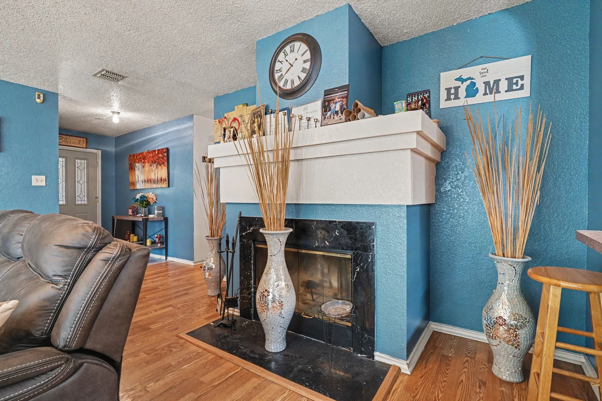 Single Family Residence For Sale in Tarrant County , 3136 Pine Valley Drive, Grand Prairie, Texas 75052, 3 Bedroom, 2 Bathroom, 2 Garage spaces, 1,592 Sqft, built in 1998, mls#21403689, Real Estate Agent in Grand Prairie, Homes For Sale in Tarrant county, Homes For Sale in Grand Prairie, Realtor in Grand Prairie Texas, Real Estate Brokerage Independent Realty Texas, Luminita Cordes Realtor