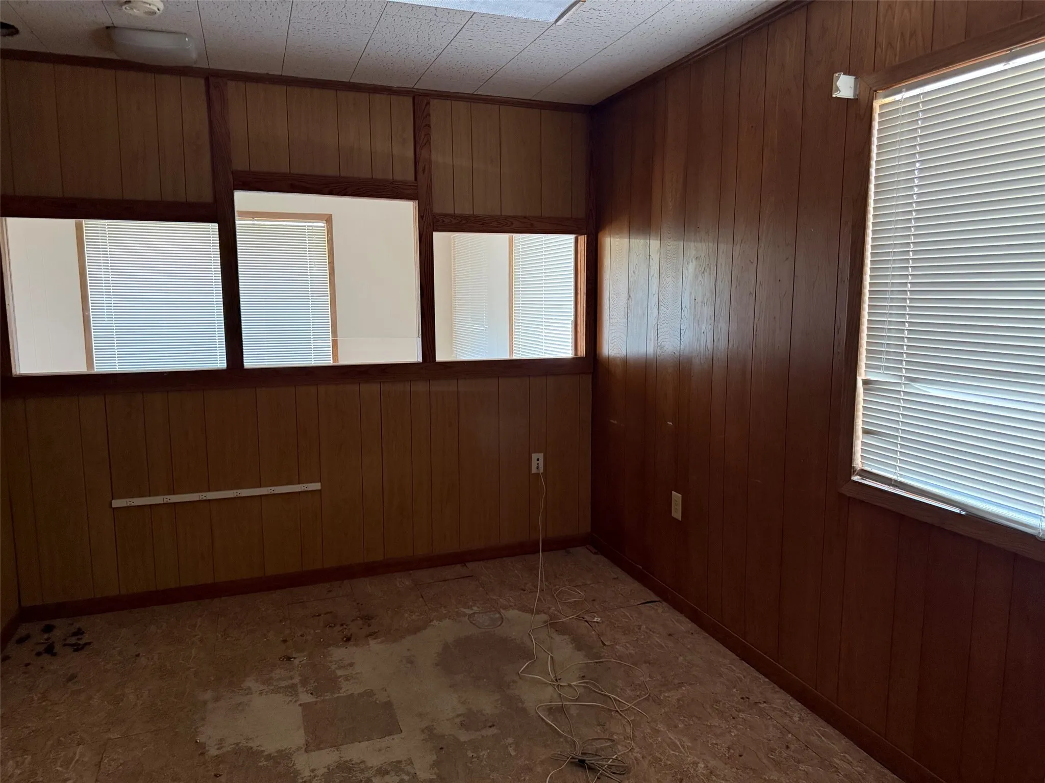 Single Family Residence For Sale in Bosque County , 401 5th Street, Valley Mills, Texas 76689, 3 Bedroom, 2 Bathroom, Garage spaces, 1,945 Sqft, built in 1975, mls#21405305, Real Estate Agent in Valley Mills, Homes For Sale in Bosque county, Homes For Sale in Valley Mills, Realtor in Valley Mills Texas, Real Estate Brokerage Independent Realty Texas, Luminita Cordes Realtor