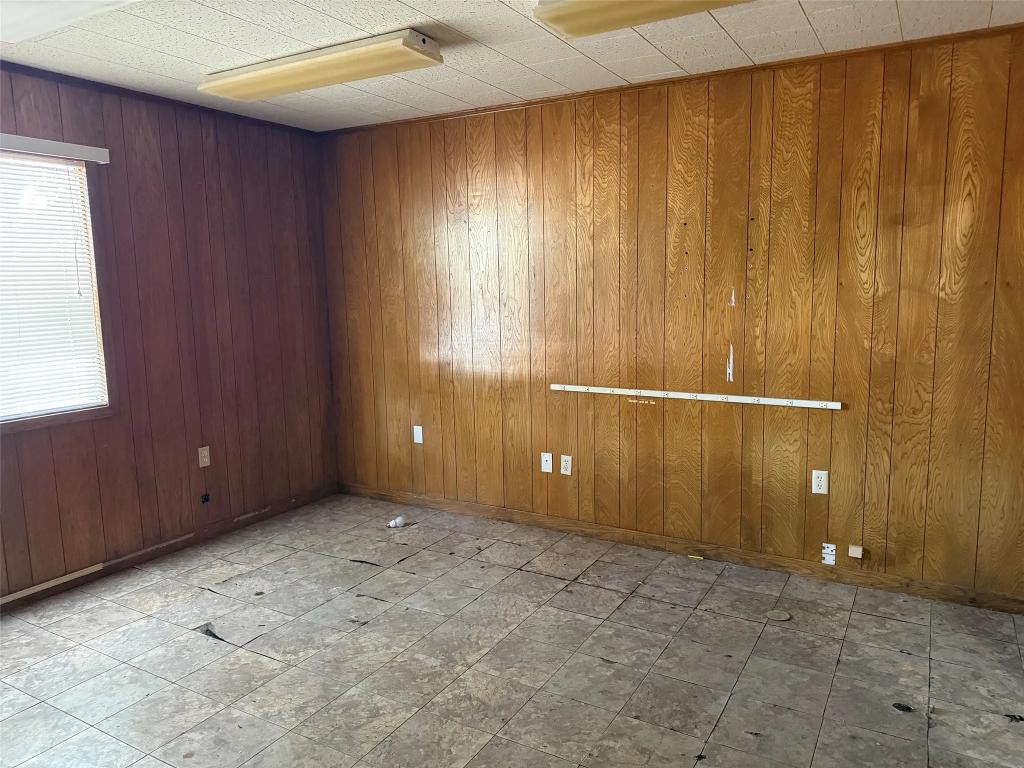 Single Family Residence For Sale in Bosque County , 401 5th Street, Valley Mills, Texas 76689, 3 Bedroom, 2 Bathroom, Garage spaces, 1,945 Sqft, built in 1975, mls#21405305, Real Estate Agent in Valley Mills, Homes For Sale in Bosque county, Homes For Sale in Valley Mills, Realtor in Valley Mills Texas, Real Estate Brokerage Independent Realty Texas, Luminita Cordes Realtor