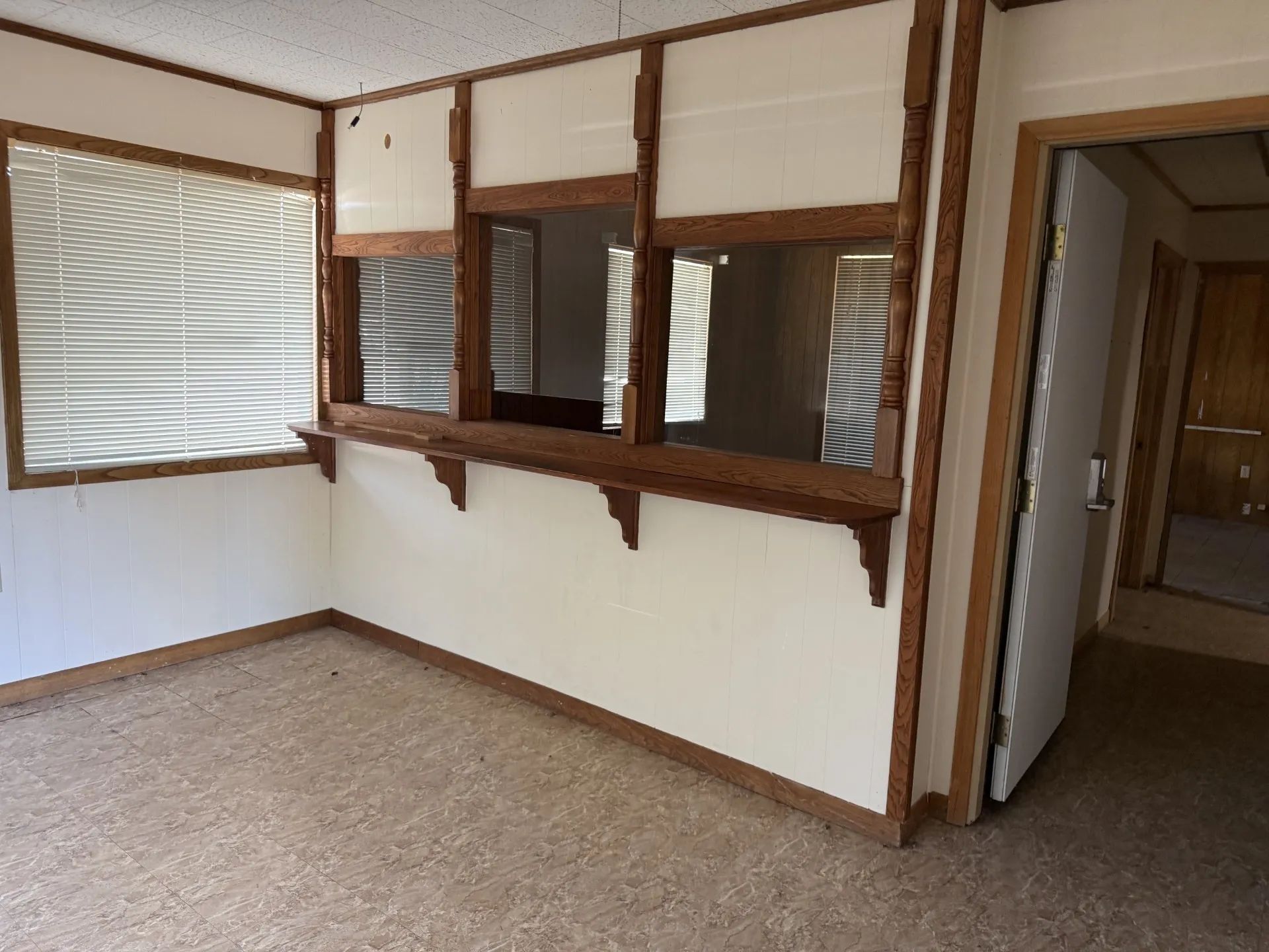 Single Family Residence For Sale in Bosque County , 401 5th Street, Valley Mills, Texas 76689, 3 Bedroom, 2 Bathroom, Garage spaces, 1,945 Sqft, built in 1975, mls#21405305, Real Estate Agent in Valley Mills, Homes For Sale in Bosque county, Homes For Sale in Valley Mills, Realtor in Valley Mills Texas, Real Estate Brokerage Independent Realty Texas, Luminita Cordes Realtor