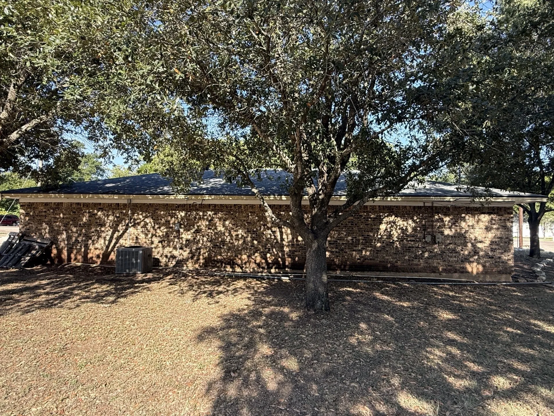 Single Family Residence For Sale in Bosque County , 401 5th Street, Valley Mills, Texas 76689, 3 Bedroom, 2 Bathroom, Garage spaces, 1,945 Sqft, built in 1975, mls#21405305, Real Estate Agent in Valley Mills, Homes For Sale in Bosque county, Homes For Sale in Valley Mills, Realtor in Valley Mills Texas, Real Estate Brokerage Independent Realty Texas, Luminita Cordes Realtor