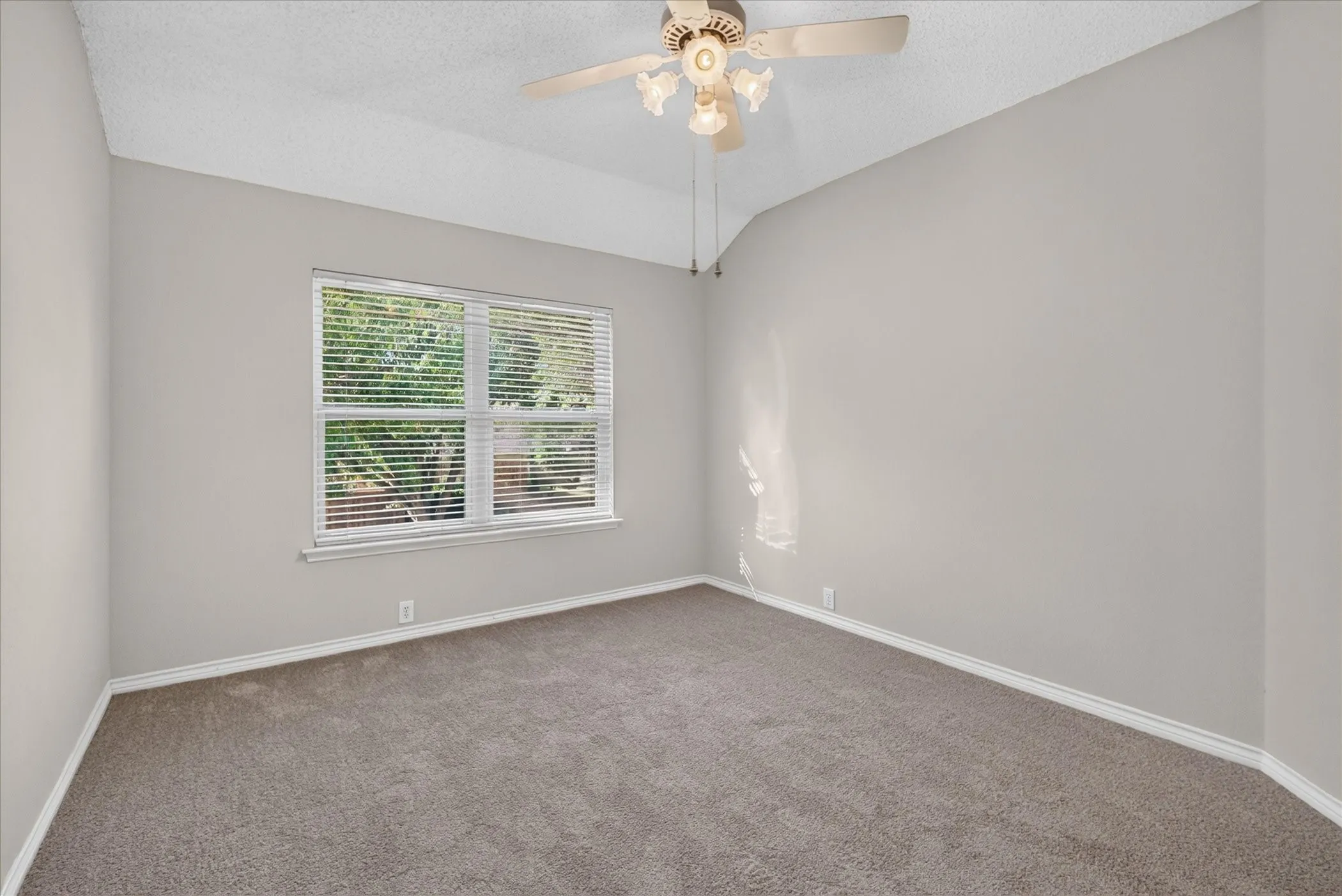 Single Family Residence For Sale in Dallas County , 448 Halifax Drive, Coppell, Texas 75019, 4 Bedroom, 4 Bathroom, 2 Garage spaces, 3,483 Sqft, built in 1991, mls#21403561, Real Estate Agent in Coppell, Homes For Sale in Dallas county, Homes For Sale in Coppell, Realtor in Coppell Texas, Real Estate Brokerage Independent Realty Texas, Luminita Cordes Realtor