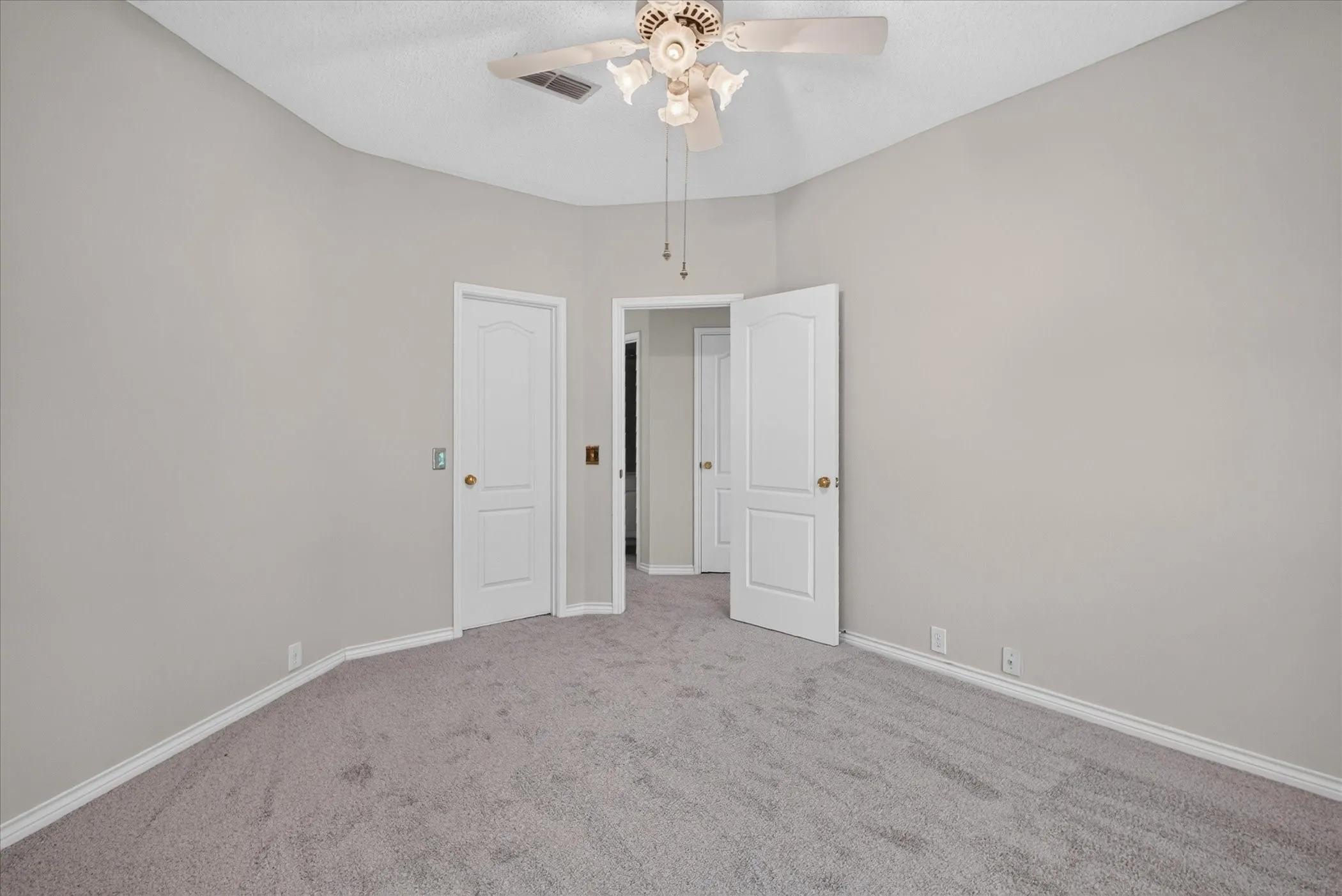 Single Family Residence For Sale in Dallas County , 448 Halifax Drive, Coppell, Texas 75019, 4 Bedroom, 4 Bathroom, 2 Garage spaces, 3,483 Sqft, built in 1991, mls#21403561, Real Estate Agent in Coppell, Homes For Sale in Dallas county, Homes For Sale in Coppell, Realtor in Coppell Texas, Real Estate Brokerage Independent Realty Texas, Luminita Cordes Realtor