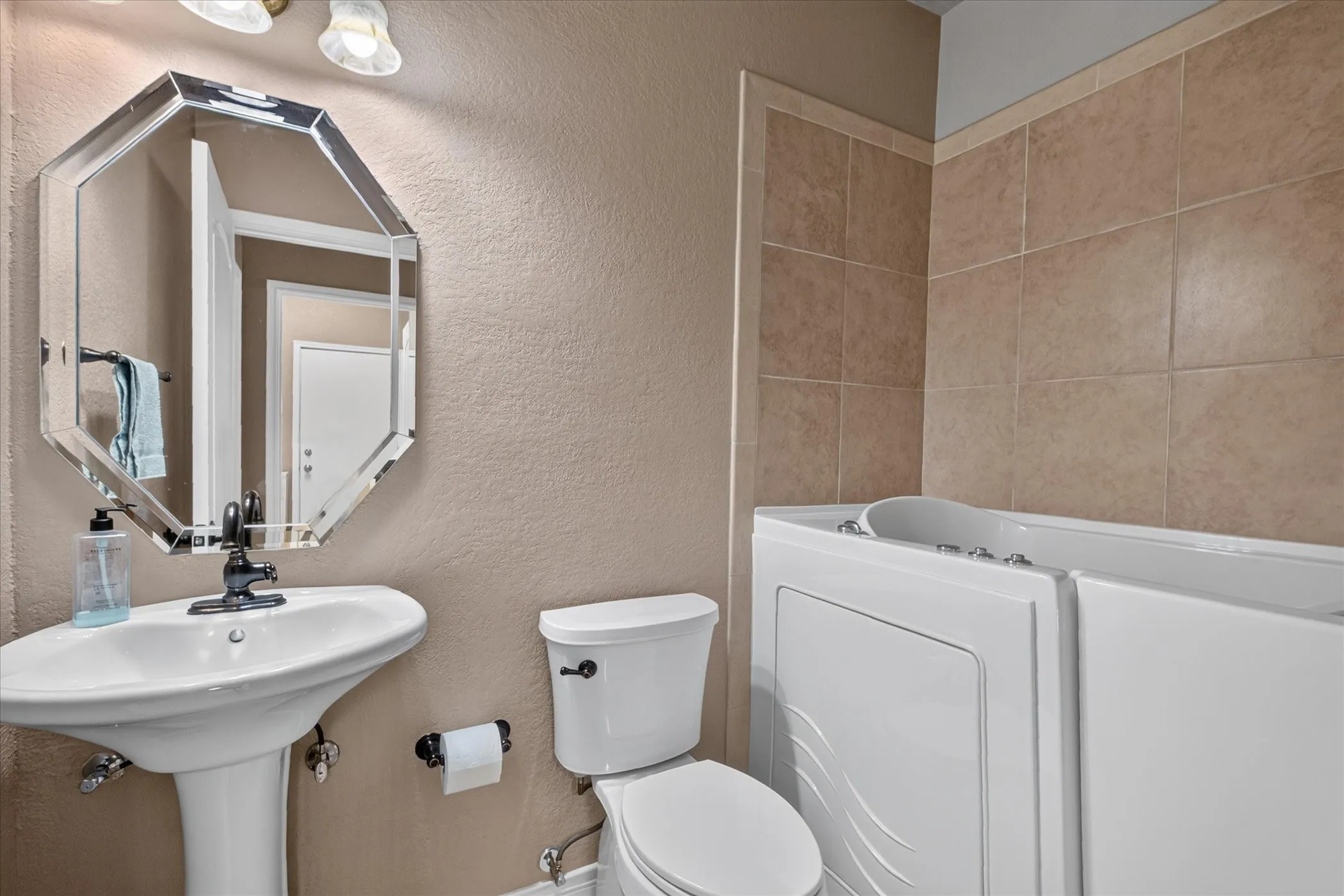 Single Family Residence For Sale in Dallas County , 448 Halifax Drive, Coppell, Texas 75019, 4 Bedroom, 4 Bathroom, 2 Garage spaces, 3,483 Sqft, built in 1991, mls#21403561, Real Estate Agent in Coppell, Homes For Sale in Dallas county, Homes For Sale in Coppell, Realtor in Coppell Texas, Real Estate Brokerage Independent Realty Texas, Luminita Cordes Realtor