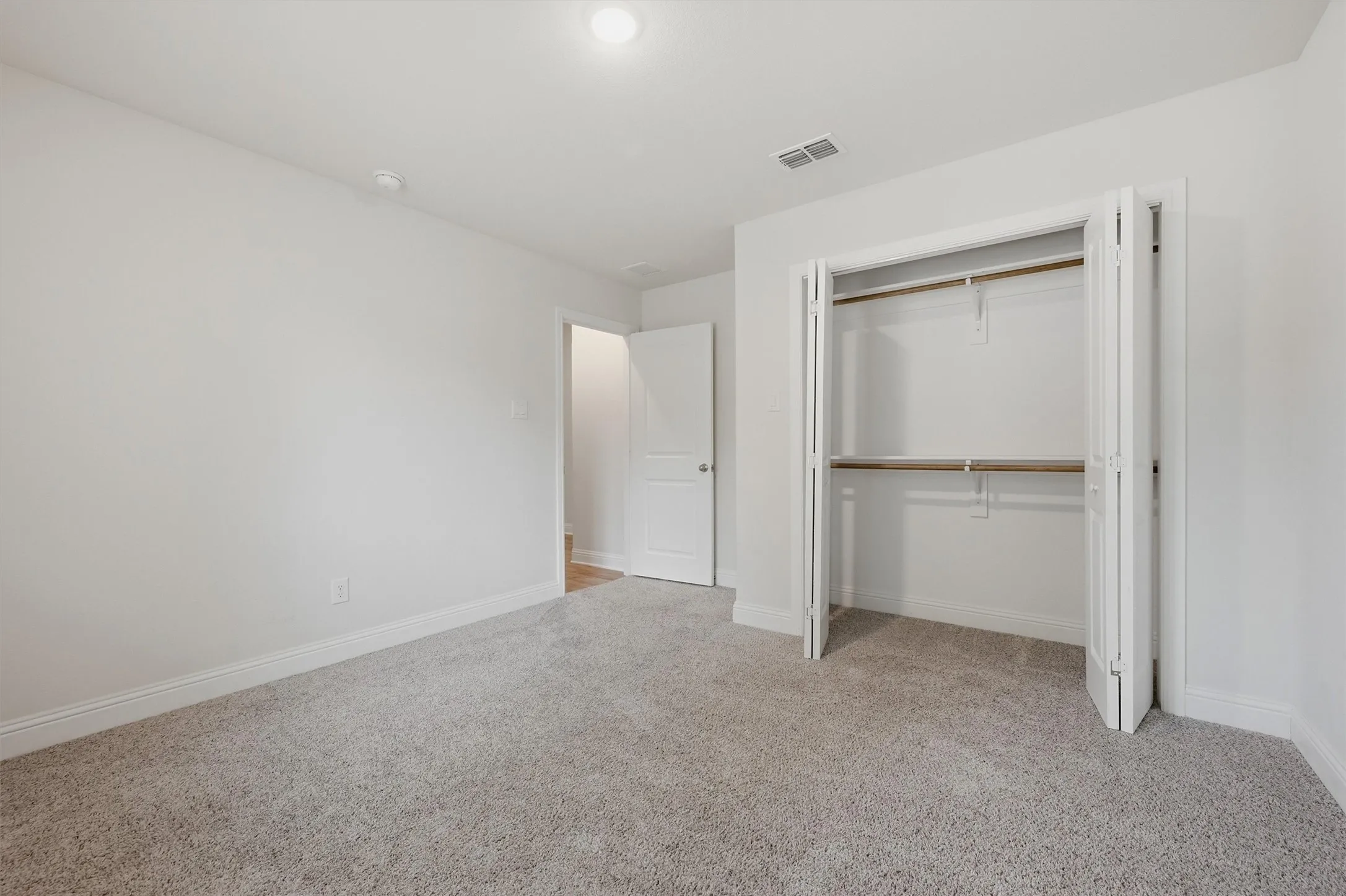 Single Family Residence For Rent in Grayson County , 104 S Jordan Street, Whitesboro, Texas 76273, 3 Bedroom, 2 Bathroom, 2 Garage spaces, 1,545 Sqft, built in 2021, mls#21405531, Real Estate Agent in Whitesboro, Homes For Rent in Grayson county, Homes For Rent in Whitesboro, Realtor in Whitesboro Texas, Real Estate Brokerage Independent Realty Texas, Luminita Cordes Realtor