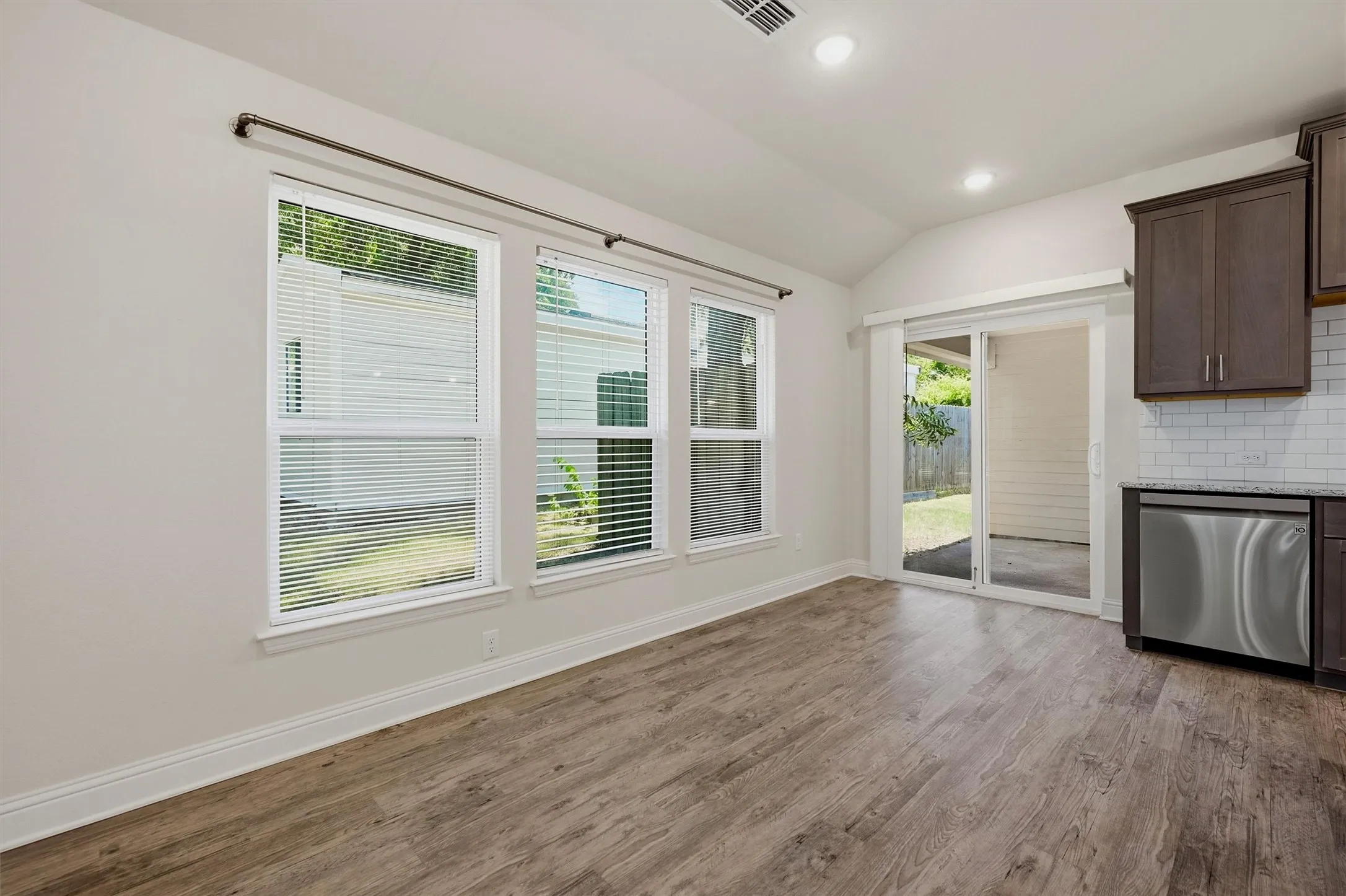Single Family Residence For Rent in Grayson County , 104 S Jordan Street, Whitesboro, Texas 76273, 3 Bedroom, 2 Bathroom, 2 Garage spaces, 1,545 Sqft, built in 2021, mls#21405531, Real Estate Agent in Whitesboro, Homes For Rent in Grayson county, Homes For Rent in Whitesboro, Realtor in Whitesboro Texas, Real Estate Brokerage Independent Realty Texas, Luminita Cordes Realtor