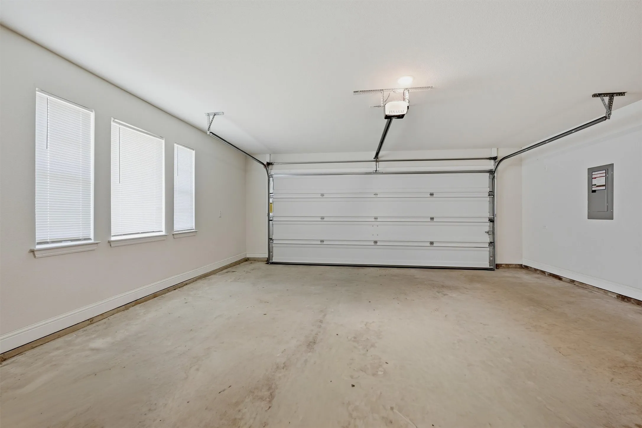 Single Family Residence For Rent in Grayson County , 104 S Jordan Street, Whitesboro, Texas 76273, 3 Bedroom, 2 Bathroom, 2 Garage spaces, 1,545 Sqft, built in 2021, mls#21405531, Real Estate Agent in Whitesboro, Homes For Rent in Grayson county, Homes For Rent in Whitesboro, Realtor in Whitesboro Texas, Real Estate Brokerage Independent Realty Texas, Luminita Cordes Realtor