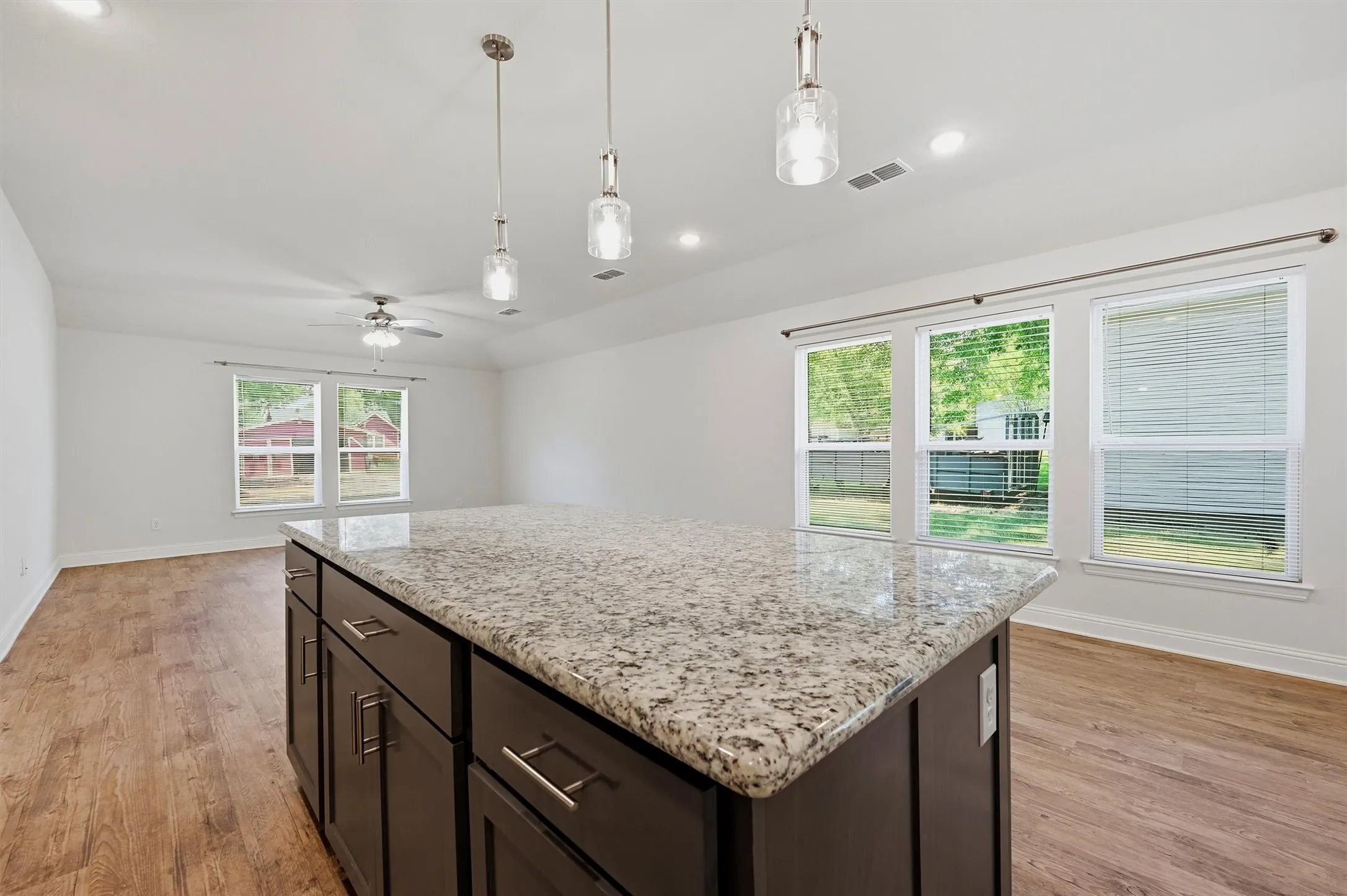 Single Family Residence For Rent in Grayson County , 104 S Jordan Street, Whitesboro, Texas 76273, 3 Bedroom, 2 Bathroom, 2 Garage spaces, 1,545 Sqft, built in 2021, mls#21405531, Real Estate Agent in Whitesboro, Homes For Rent in Grayson county, Homes For Rent in Whitesboro, Realtor in Whitesboro Texas, Real Estate Brokerage Independent Realty Texas, Luminita Cordes Realtor