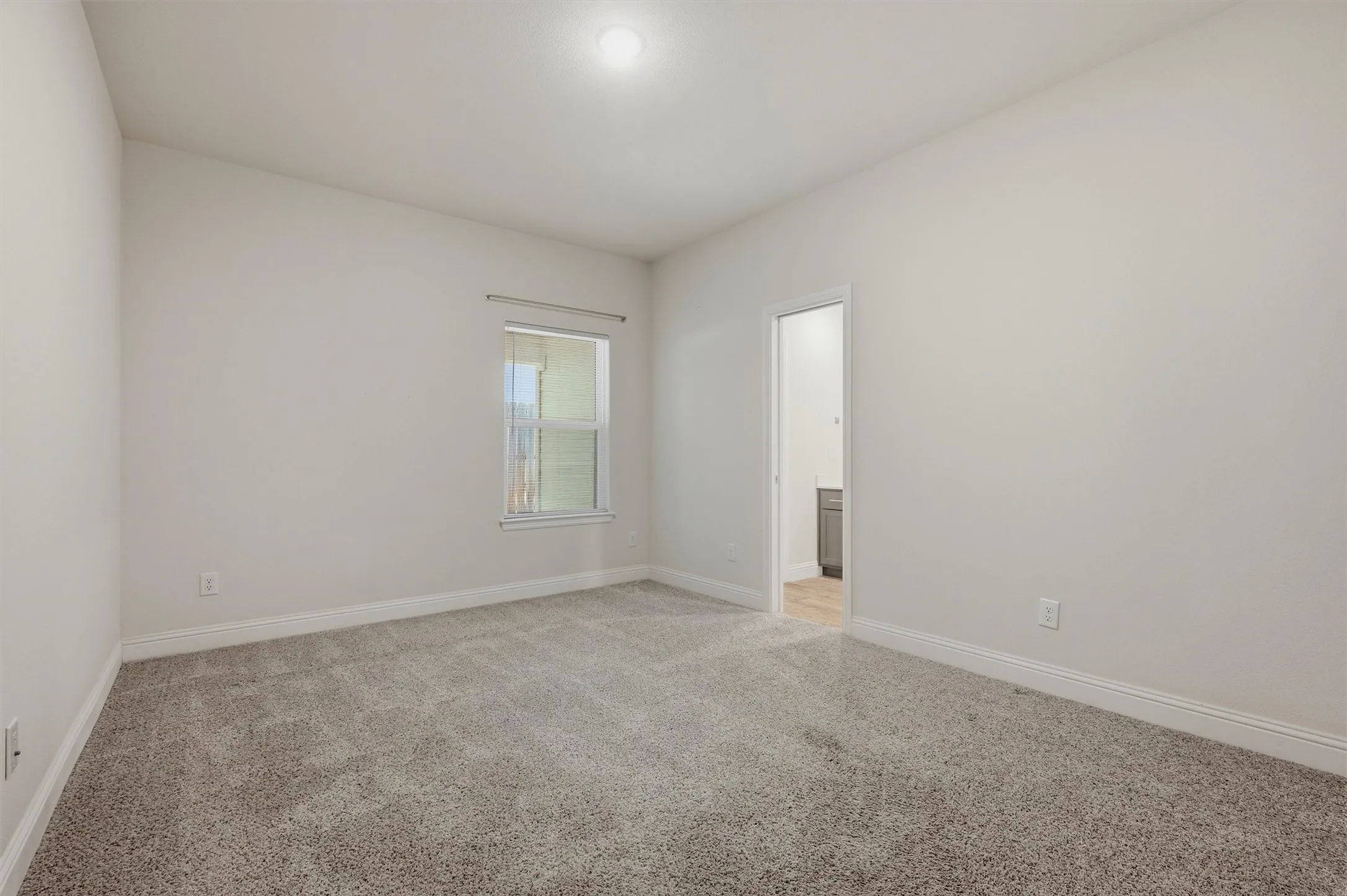 Single Family Residence For Rent in Grayson County , 104 S Jordan Street, Whitesboro, Texas 76273, 3 Bedroom, 2 Bathroom, 2 Garage spaces, 1,545 Sqft, built in 2021, mls#21405531, Real Estate Agent in Whitesboro, Homes For Rent in Grayson county, Homes For Rent in Whitesboro, Realtor in Whitesboro Texas, Real Estate Brokerage Independent Realty Texas, Luminita Cordes Realtor