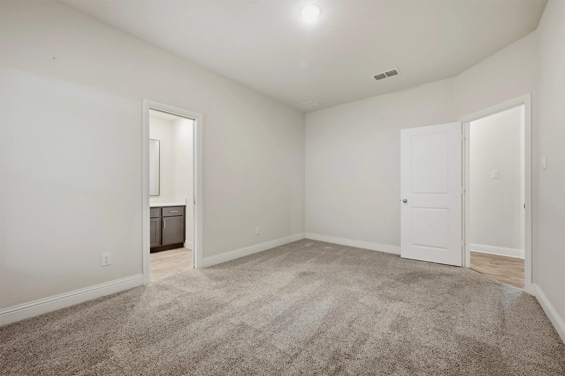 Single Family Residence For Rent in Grayson County , 104 S Jordan Street, Whitesboro, Texas 76273, 3 Bedroom, 2 Bathroom, 2 Garage spaces, 1,545 Sqft, built in 2021, mls#21405531, Real Estate Agent in Whitesboro, Homes For Rent in Grayson county, Homes For Rent in Whitesboro, Realtor in Whitesboro Texas, Real Estate Brokerage Independent Realty Texas, Luminita Cordes Realtor