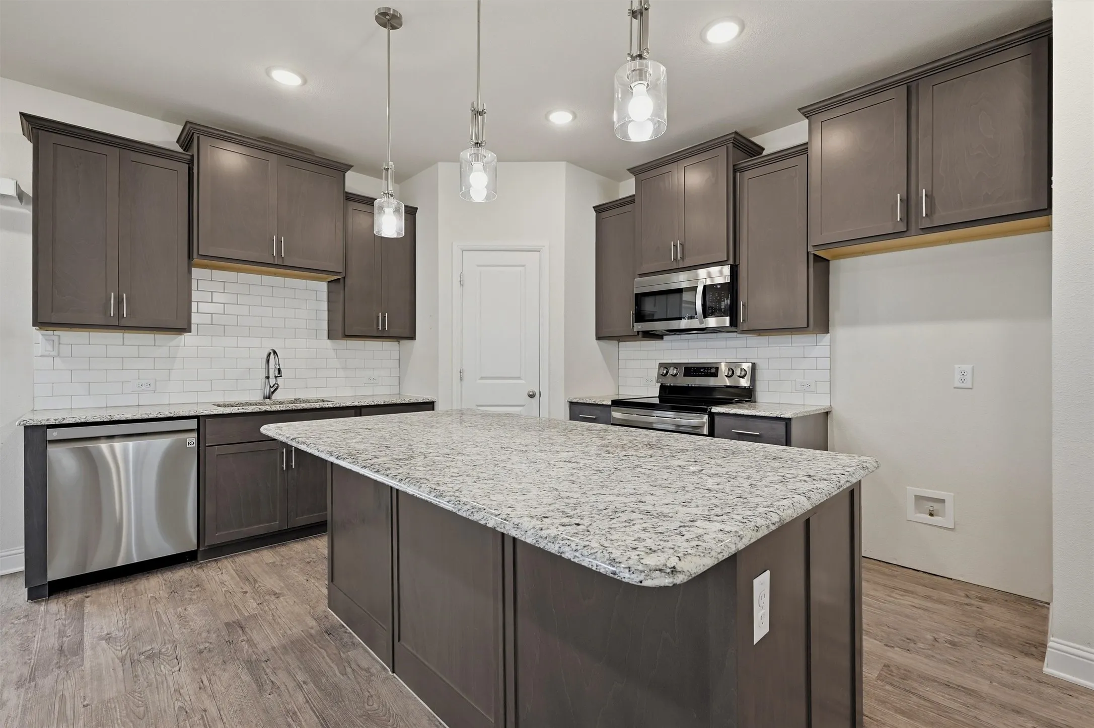 Single Family Residence For Rent in Grayson County , 104 S Jordan Street, Whitesboro, Texas 76273, 3 Bedroom, 2 Bathroom, 2 Garage spaces, 1,545 Sqft, built in 2021, mls#21405531, Real Estate Agent in Whitesboro, Homes For Rent in Grayson county, Homes For Rent in Whitesboro, Realtor in Whitesboro Texas, Real Estate Brokerage Independent Realty Texas, Luminita Cordes Realtor