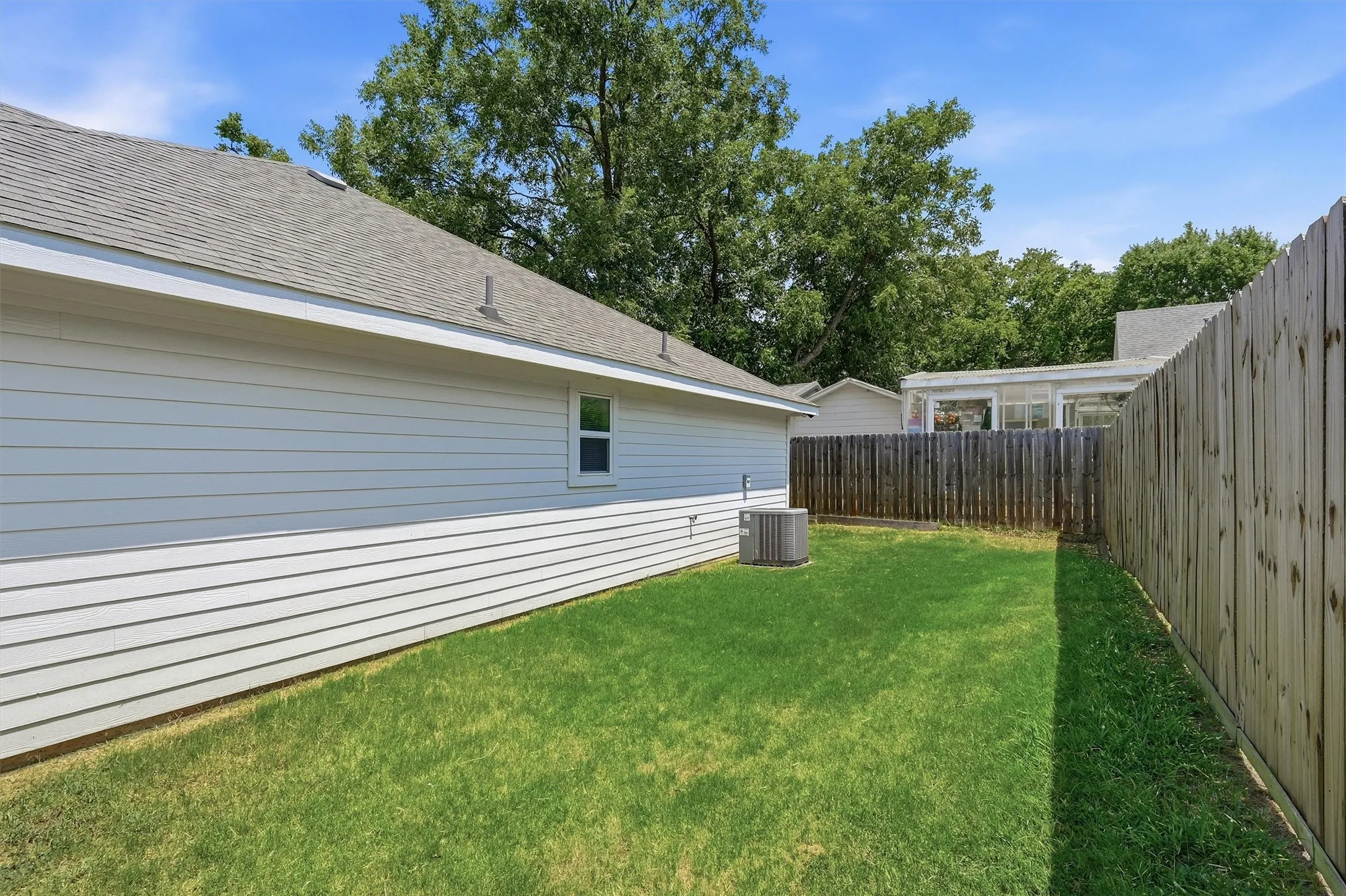 Single Family Residence For Rent in Grayson County , 104 S Jordan Street, Whitesboro, Texas 76273, 3 Bedroom, 2 Bathroom, 2 Garage spaces, 1,545 Sqft, built in 2021, mls#21405531, Real Estate Agent in Whitesboro, Homes For Rent in Grayson county, Homes For Rent in Whitesboro, Realtor in Whitesboro Texas, Real Estate Brokerage Independent Realty Texas, Luminita Cordes Realtor