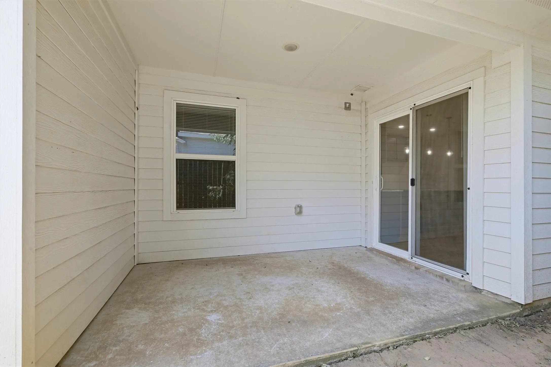 Single Family Residence For Rent in Grayson County , 104 S Jordan Street, Whitesboro, Texas 76273, 3 Bedroom, 2 Bathroom, 2 Garage spaces, 1,545 Sqft, built in 2021, mls#21405531, Real Estate Agent in Whitesboro, Homes For Rent in Grayson county, Homes For Rent in Whitesboro, Realtor in Whitesboro Texas, Real Estate Brokerage Independent Realty Texas, Luminita Cordes Realtor