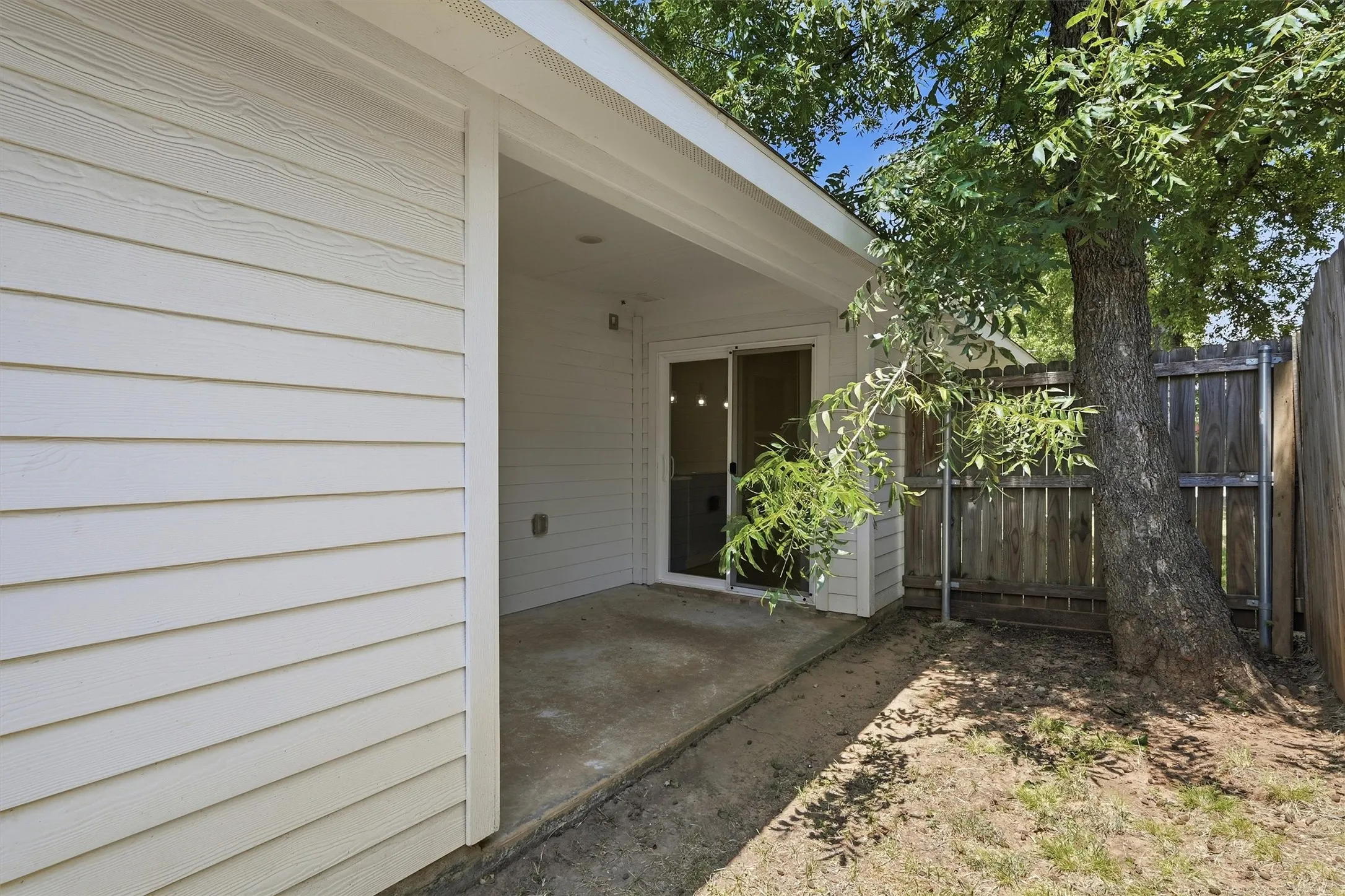 Single Family Residence For Rent in Grayson County , 104 S Jordan Street, Whitesboro, Texas 76273, 3 Bedroom, 2 Bathroom, 2 Garage spaces, 1,545 Sqft, built in 2021, mls#21405531, Real Estate Agent in Whitesboro, Homes For Rent in Grayson county, Homes For Rent in Whitesboro, Realtor in Whitesboro Texas, Real Estate Brokerage Independent Realty Texas, Luminita Cordes Realtor