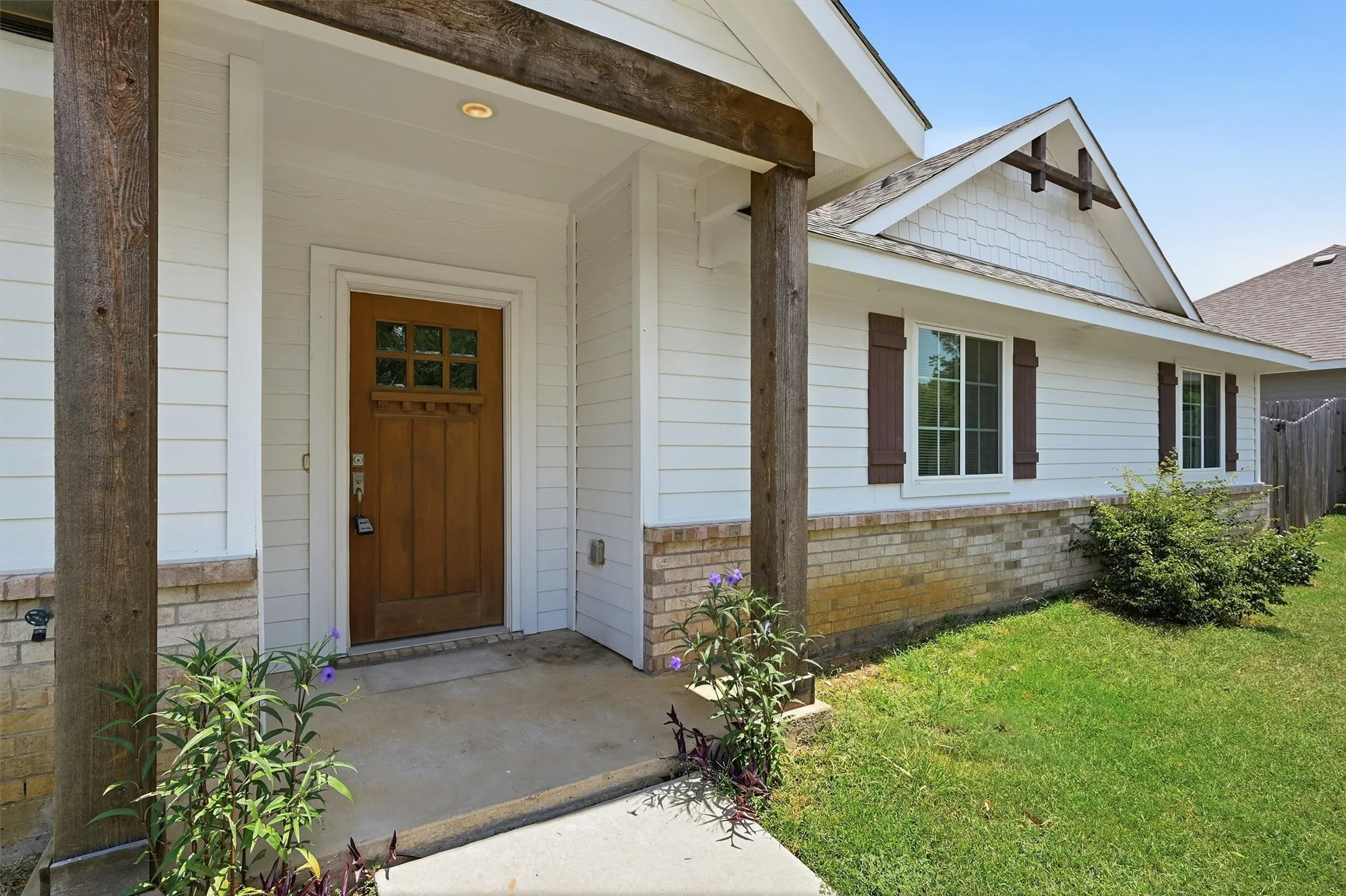 Single Family Residence For Rent in Grayson County , 104 S Jordan Street, Whitesboro, Texas 76273, 3 Bedroom, 2 Bathroom, 2 Garage spaces, 1,545 Sqft, built in 2021, mls#21405531, Real Estate Agent in Whitesboro, Homes For Rent in Grayson county, Homes For Rent in Whitesboro, Realtor in Whitesboro Texas, Real Estate Brokerage Independent Realty Texas, Luminita Cordes Realtor