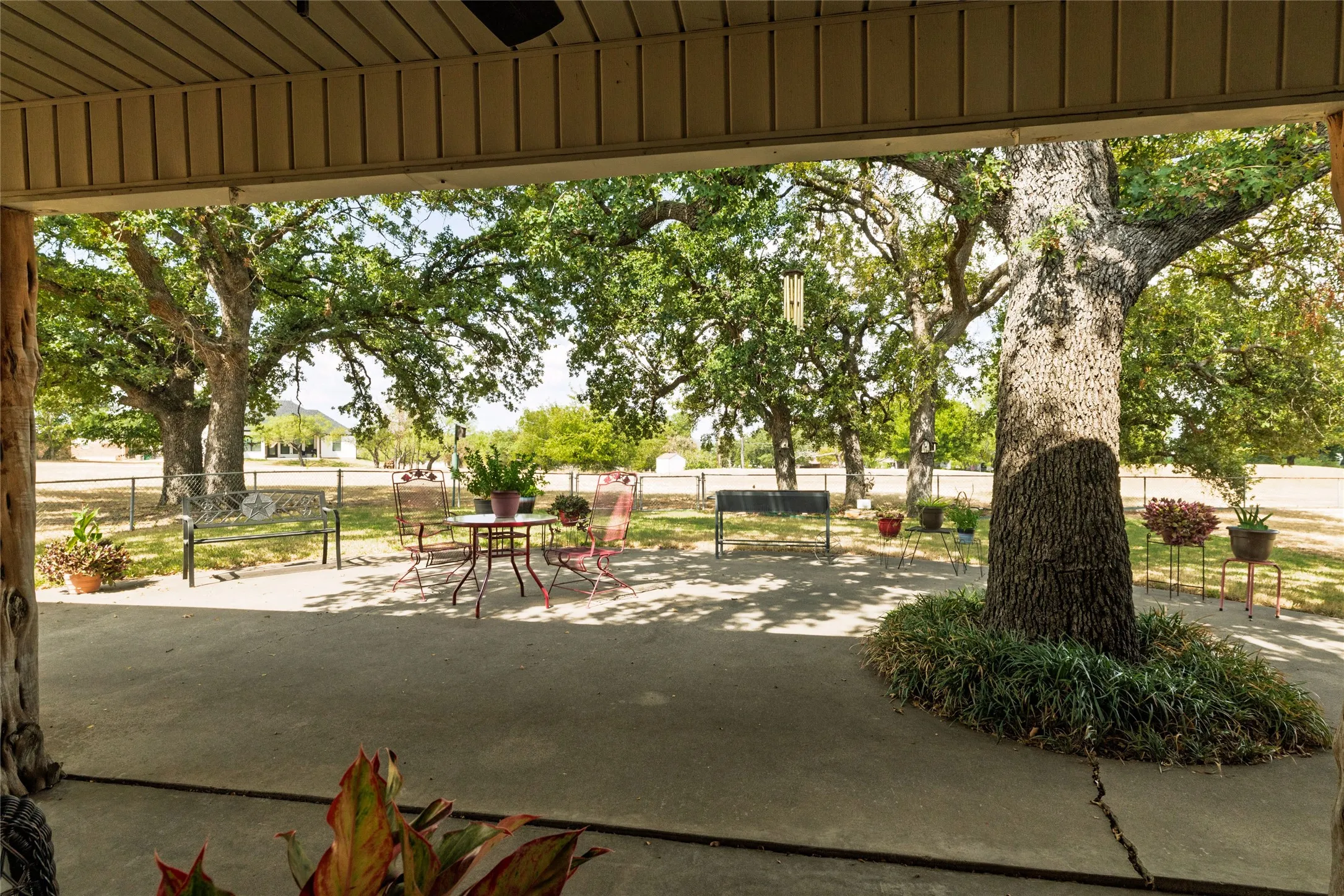 Single Family Residence For Sale in Wise County , 304 Lakeview Drive, Runaway Bay, Texas 76426, 3 Bedroom, 2 Bathroom, 2 Garage spaces, 2,537 Sqft, built in 1975, mls#21405235, Real Estate Agent in Runaway Bay, Homes For Sale in Wise county, Homes For Sale in Runaway Bay, Realtor in Runaway Bay Texas, Real Estate Brokerage Independent Realty Texas, Luminita Cordes Realtor