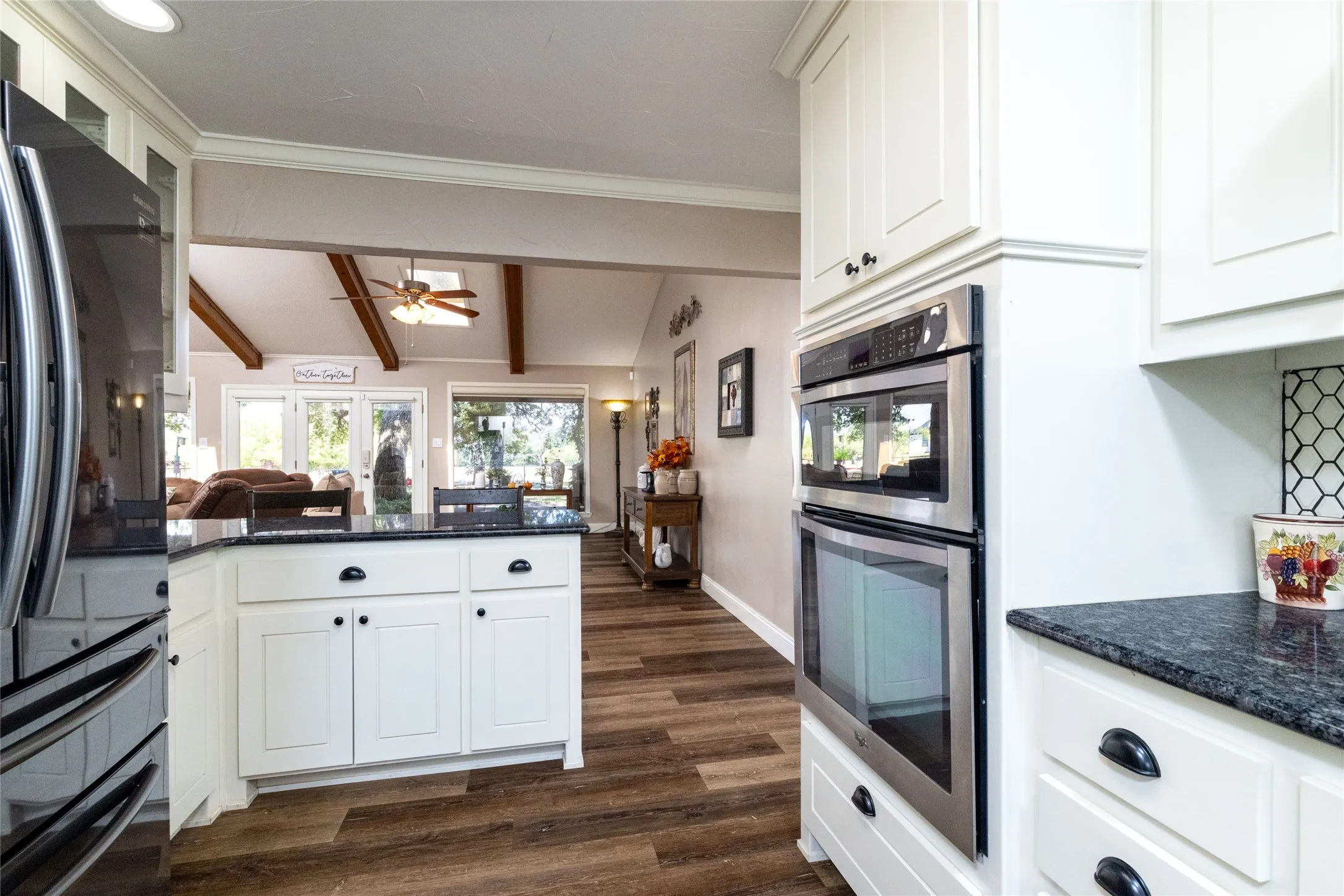 Single Family Residence For Sale in Wise County , 304 Lakeview Drive, Runaway Bay, Texas 76426, 3 Bedroom, 2 Bathroom, 2 Garage spaces, 2,537 Sqft, built in 1975, mls#21405235, Real Estate Agent in Runaway Bay, Homes For Sale in Wise county, Homes For Sale in Runaway Bay, Realtor in Runaway Bay Texas, Real Estate Brokerage Independent Realty Texas, Luminita Cordes Realtor