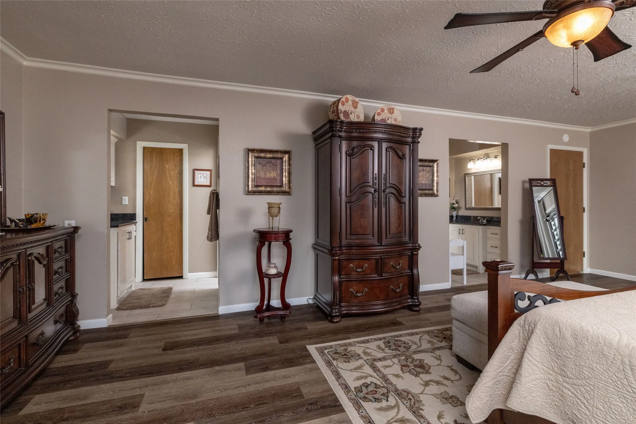 Single Family Residence For Sale in Wise County , 304 Lakeview Drive, Runaway Bay, Texas 76426, 3 Bedroom, 2 Bathroom, 2 Garage spaces, 2,537 Sqft, built in 1975, mls#21405235, Real Estate Agent in Runaway Bay, Homes For Sale in Wise county, Homes For Sale in Runaway Bay, Realtor in Runaway Bay Texas, Real Estate Brokerage Independent Realty Texas, Luminita Cordes Realtor