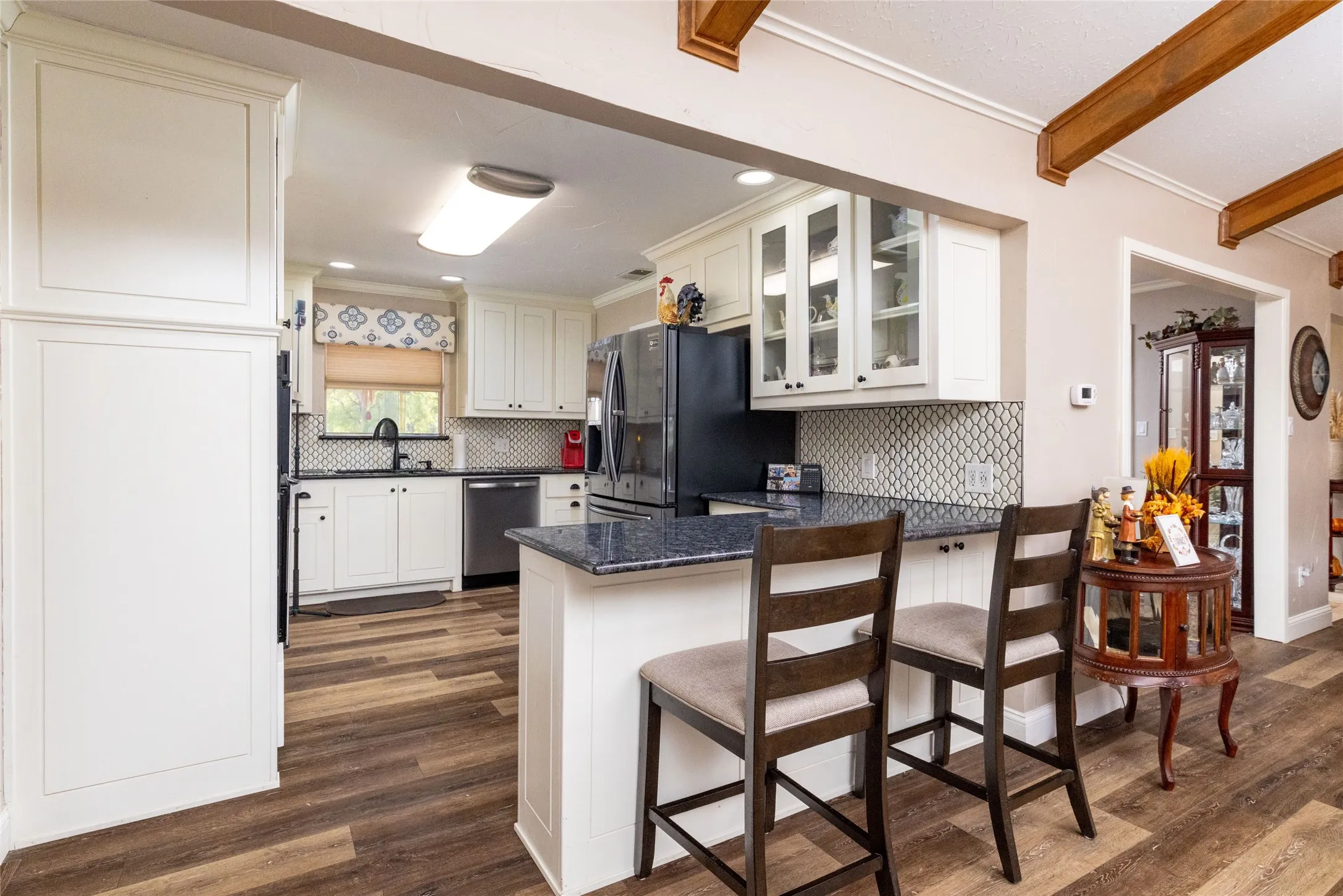 Single Family Residence For Sale in Wise County , 304 Lakeview Drive, Runaway Bay, Texas 76426, 3 Bedroom, 2 Bathroom, 2 Garage spaces, 2,537 Sqft, built in 1975, mls#21405235, Real Estate Agent in Runaway Bay, Homes For Sale in Wise county, Homes For Sale in Runaway Bay, Realtor in Runaway Bay Texas, Real Estate Brokerage Independent Realty Texas, Luminita Cordes Realtor