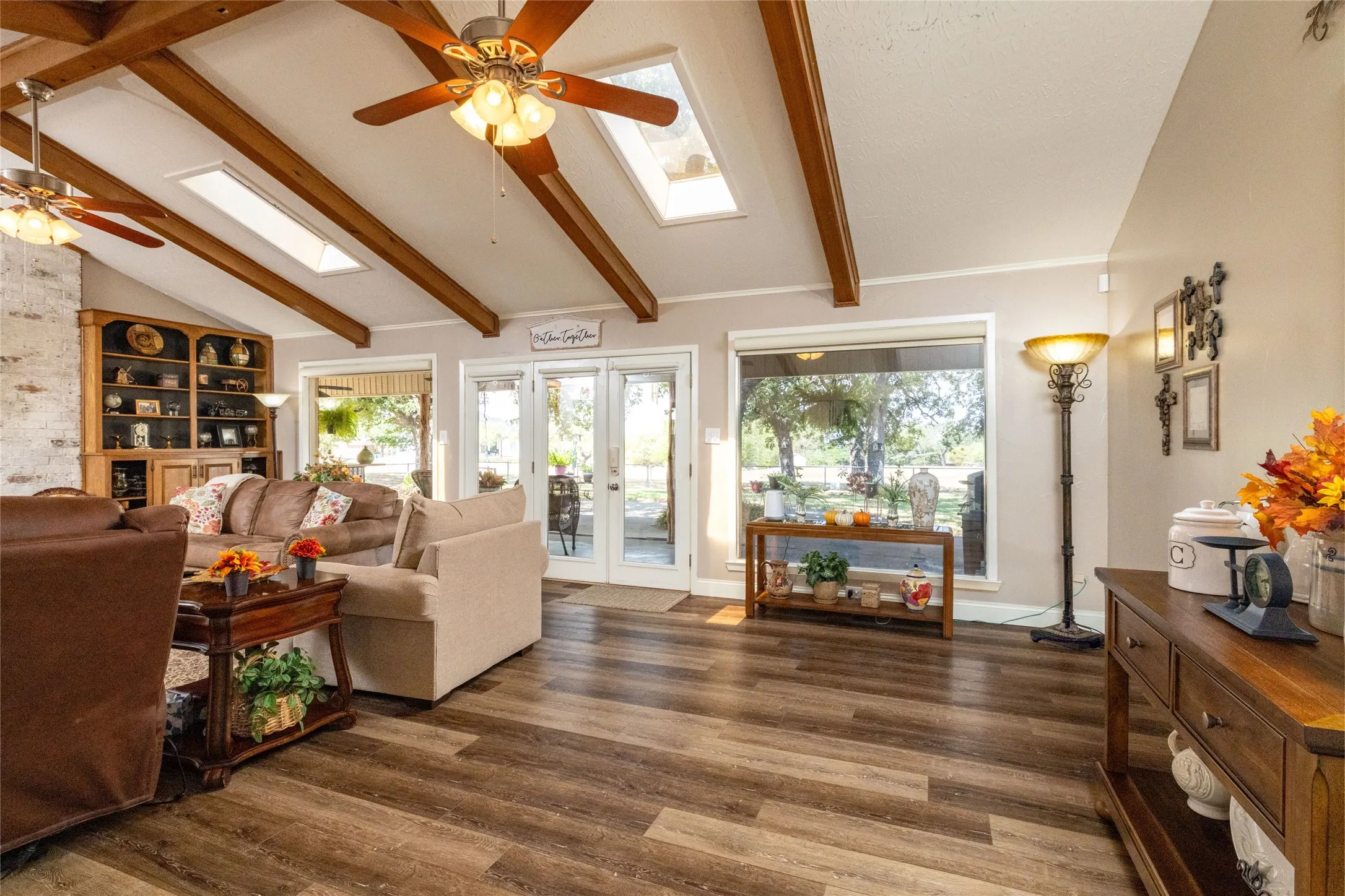 Single Family Residence For Sale in Wise County , 304 Lakeview Drive, Runaway Bay, Texas 76426, 3 Bedroom, 2 Bathroom, 2 Garage spaces, 2,537 Sqft, built in 1975, mls#21405235, Real Estate Agent in Runaway Bay, Homes For Sale in Wise county, Homes For Sale in Runaway Bay, Realtor in Runaway Bay Texas, Real Estate Brokerage Independent Realty Texas, Luminita Cordes Realtor