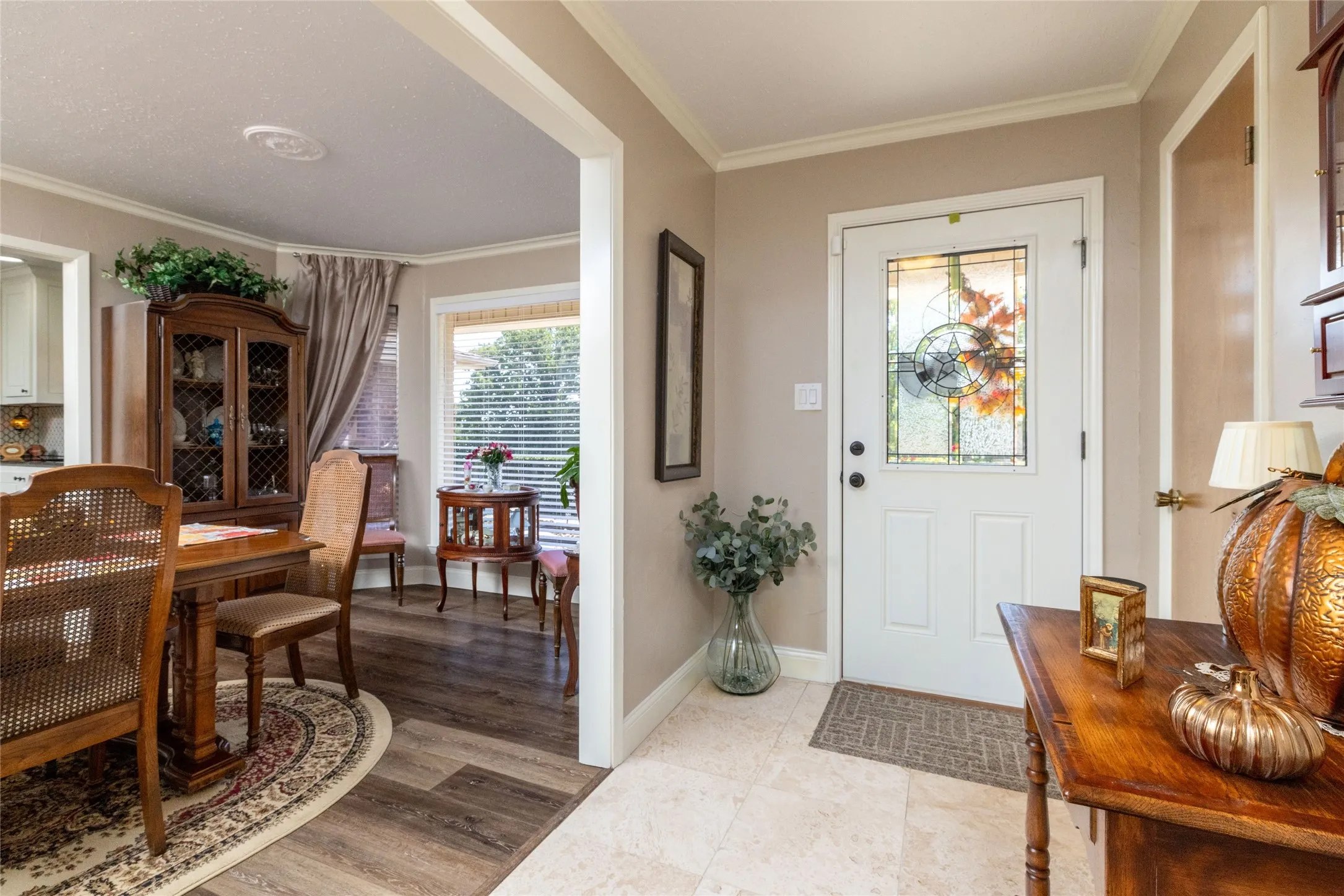 Single Family Residence For Sale in Wise County , 304 Lakeview Drive, Runaway Bay, Texas 76426, 3 Bedroom, 2 Bathroom, 2 Garage spaces, 2,537 Sqft, built in 1975, mls#21405235, Real Estate Agent in Runaway Bay, Homes For Sale in Wise county, Homes For Sale in Runaway Bay, Realtor in Runaway Bay Texas, Real Estate Brokerage Independent Realty Texas, Luminita Cordes Realtor