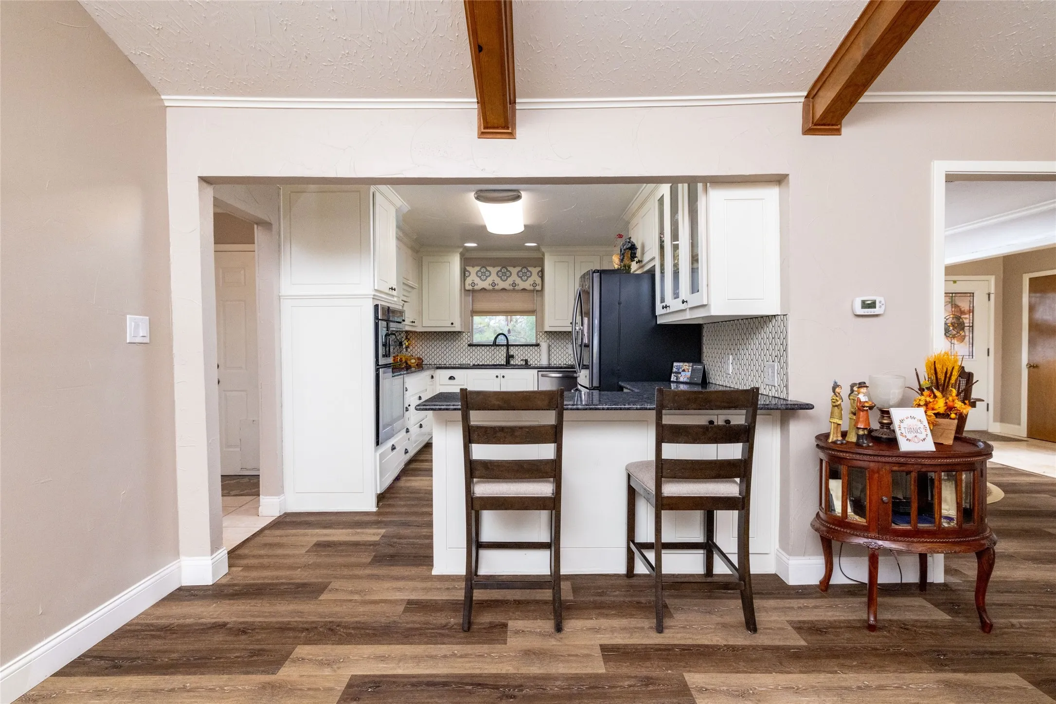 Single Family Residence For Sale in Wise County , 304 Lakeview Drive, Runaway Bay, Texas 76426, 3 Bedroom, 2 Bathroom, 2 Garage spaces, 2,537 Sqft, built in 1975, mls#21405235, Real Estate Agent in Runaway Bay, Homes For Sale in Wise county, Homes For Sale in Runaway Bay, Realtor in Runaway Bay Texas, Real Estate Brokerage Independent Realty Texas, Luminita Cordes Realtor