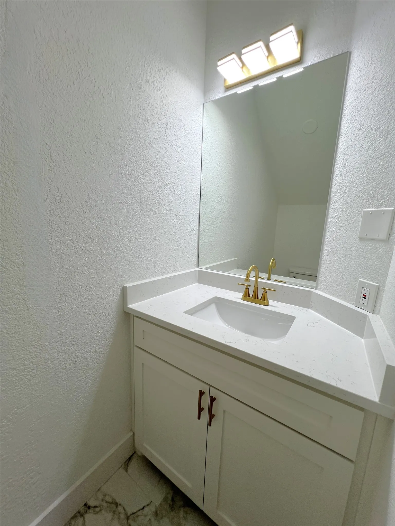 Single Family Residence For Sale in Tarrant County , 4300 Stone Hollow Way, Fort Worth, Texas 76040, 4 Bedroom, 3 Bathroom, 2 Garage spaces, 2,194 Sqft, built in 1995, mls#21404237, Real Estate Agent in Fort Worth, Homes For Sale in Tarrant county, Homes For Sale in Fort Worth, Realtor in Fort Worth Texas, Real Estate Brokerage Independent Realty Texas, Luminita Cordes Realtor