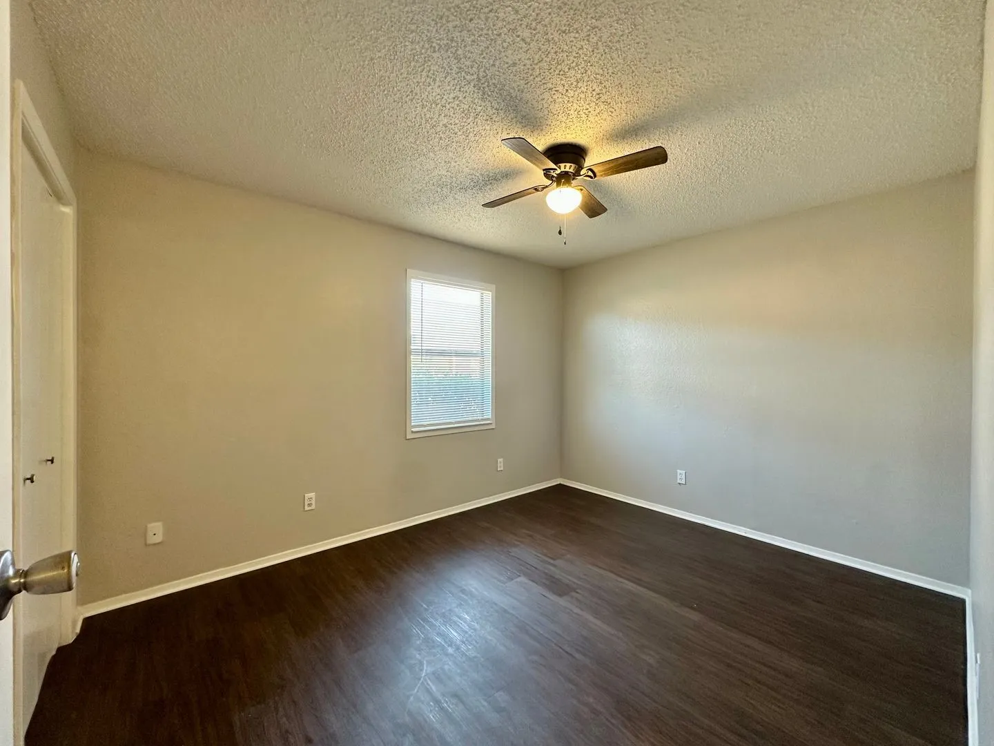 Apartment For Rent in Mc Lennan County , 1421 S 12th Street 112, Waco, Texas 76706, 2 Bedroom, 2 Bathroom, Garage spaces, 832 Sqft, built in 1984, mls#21405539, Real Estate Agent in Waco, Homes For Rent in Mc Lennan county, Homes For Rent in Waco, Realtor in Waco Texas, Real Estate Brokerage Independent Realty Texas, Luminita Cordes Realtor