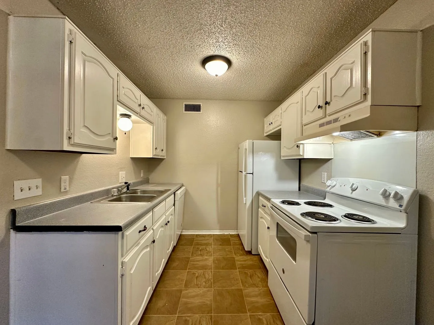 Apartment For Rent in Mc Lennan County , 1421 S 12th Street 112, Waco, Texas 76706, 2 Bedroom, 2 Bathroom, Garage spaces, 832 Sqft, built in 1984, mls#21405539, Real Estate Agent in Waco, Homes For Rent in Mc Lennan county, Homes For Rent in Waco, Realtor in Waco Texas, Real Estate Brokerage Independent Realty Texas, Luminita Cordes Realtor
