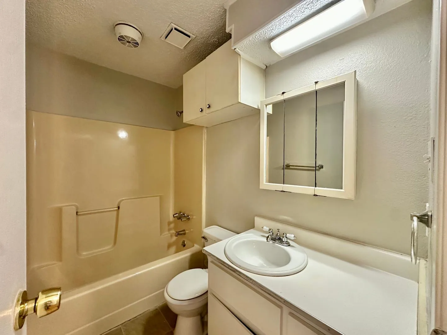 Apartment For Rent in Mc Lennan County , 1421 S 12th Street 112, Waco, Texas 76706, 2 Bedroom, 2 Bathroom, Garage spaces, 832 Sqft, built in 1984, mls#21405539, Real Estate Agent in Waco, Homes For Rent in Mc Lennan county, Homes For Rent in Waco, Realtor in Waco Texas, Real Estate Brokerage Independent Realty Texas, Luminita Cordes Realtor