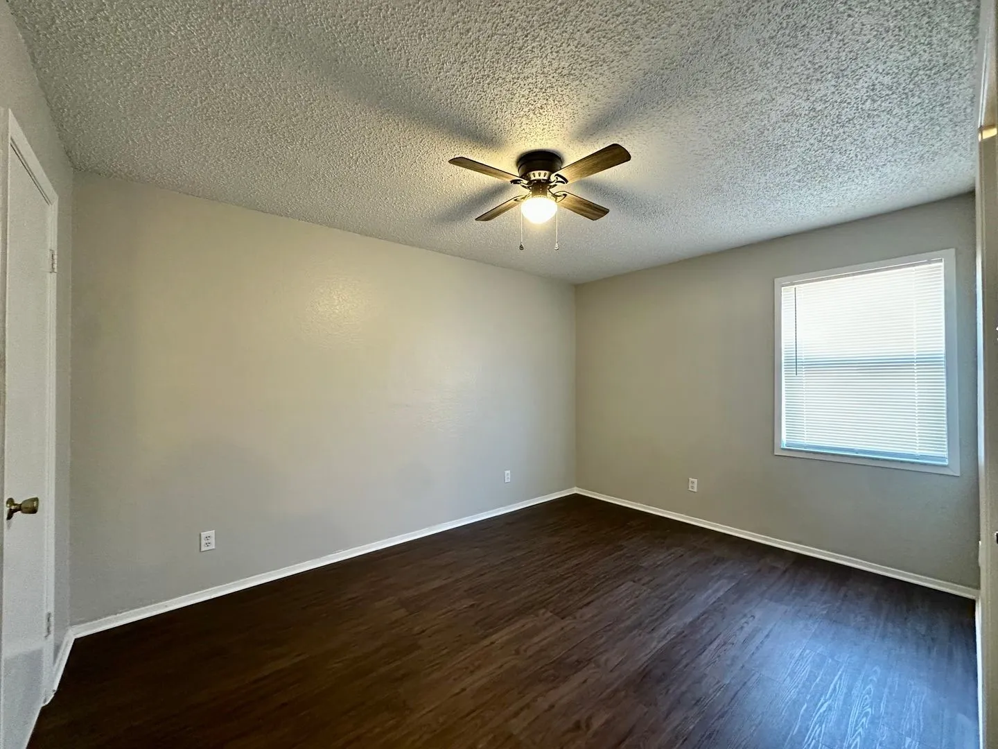 Apartment For Rent in Mc Lennan County , 1421 S 12th Street 112, Waco, Texas 76706, 2 Bedroom, 2 Bathroom, Garage spaces, 832 Sqft, built in 1984, mls#21405539, Real Estate Agent in Waco, Homes For Rent in Mc Lennan county, Homes For Rent in Waco, Realtor in Waco Texas, Real Estate Brokerage Independent Realty Texas, Luminita Cordes Realtor