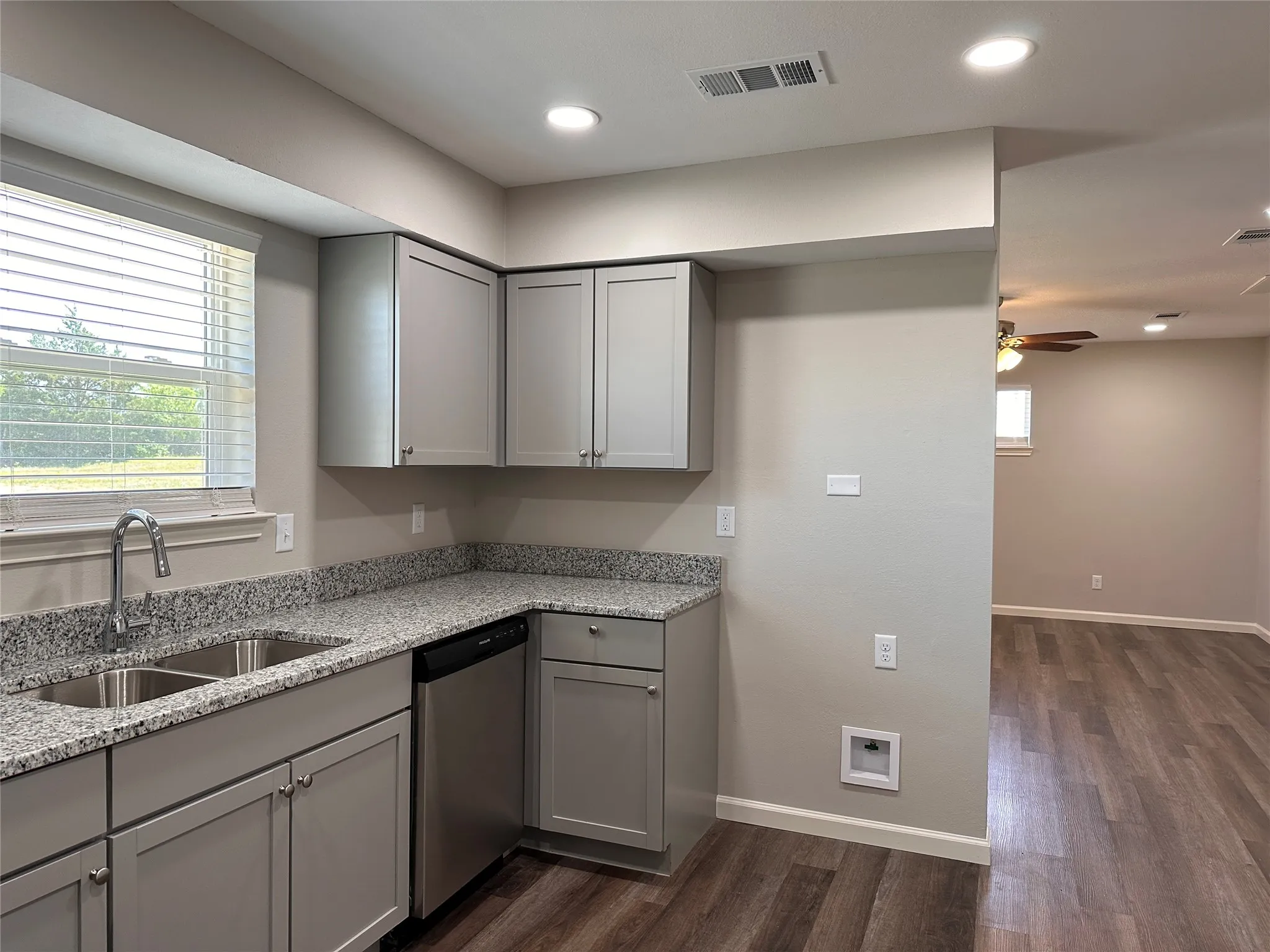 Apartment For Rent in Hopkins County , 11015 W Interstate Highway 30 5, Cumby, Texas 75433, 2 Bedroom, 1 Bathroom, Garage spaces, 2,616 Sqft, built in 1997, mls#21405542, Real Estate Agent in Cumby, Homes For Rent in Hopkins county, Homes For Rent in Cumby, Realtor in Cumby Texas, Real Estate Brokerage Independent Realty Texas, Luminita Cordes Realtor