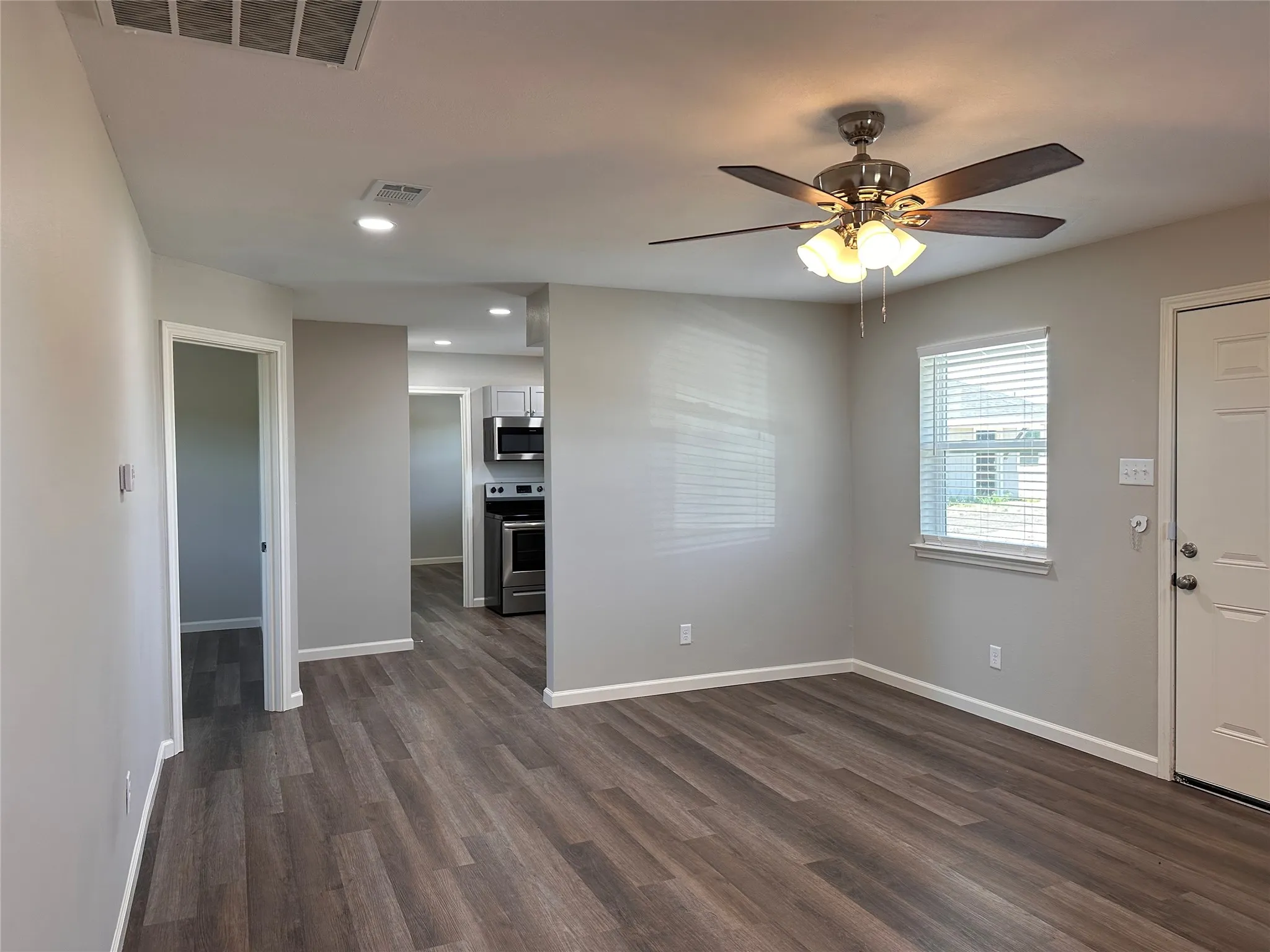 Apartment For Rent in Hopkins County , 11015 W Interstate Highway 30 5, Cumby, Texas 75433, 2 Bedroom, 1 Bathroom, Garage spaces, 2,616 Sqft, built in 1997, mls#21405542, Real Estate Agent in Cumby, Homes For Rent in Hopkins county, Homes For Rent in Cumby, Realtor in Cumby Texas, Real Estate Brokerage Independent Realty Texas, Luminita Cordes Realtor