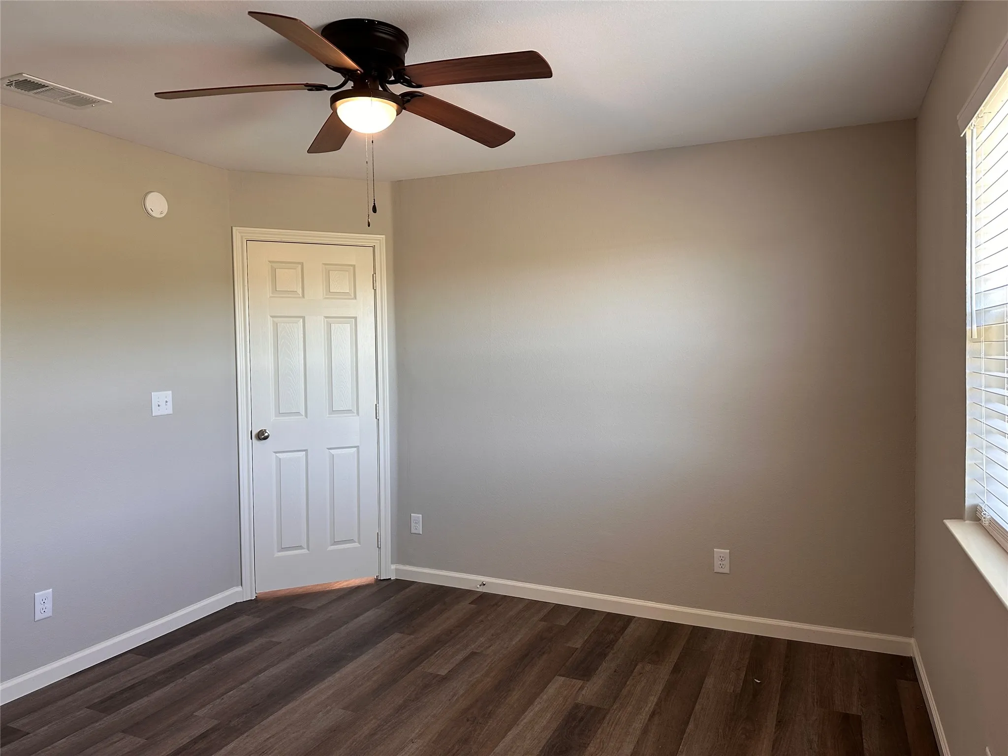 Apartment For Rent in Hopkins County , 11015 W Interstate Highway 30 5, Cumby, Texas 75433, 2 Bedroom, 1 Bathroom, Garage spaces, 2,616 Sqft, built in 1997, mls#21405542, Real Estate Agent in Cumby, Homes For Rent in Hopkins county, Homes For Rent in Cumby, Realtor in Cumby Texas, Real Estate Brokerage Independent Realty Texas, Luminita Cordes Realtor