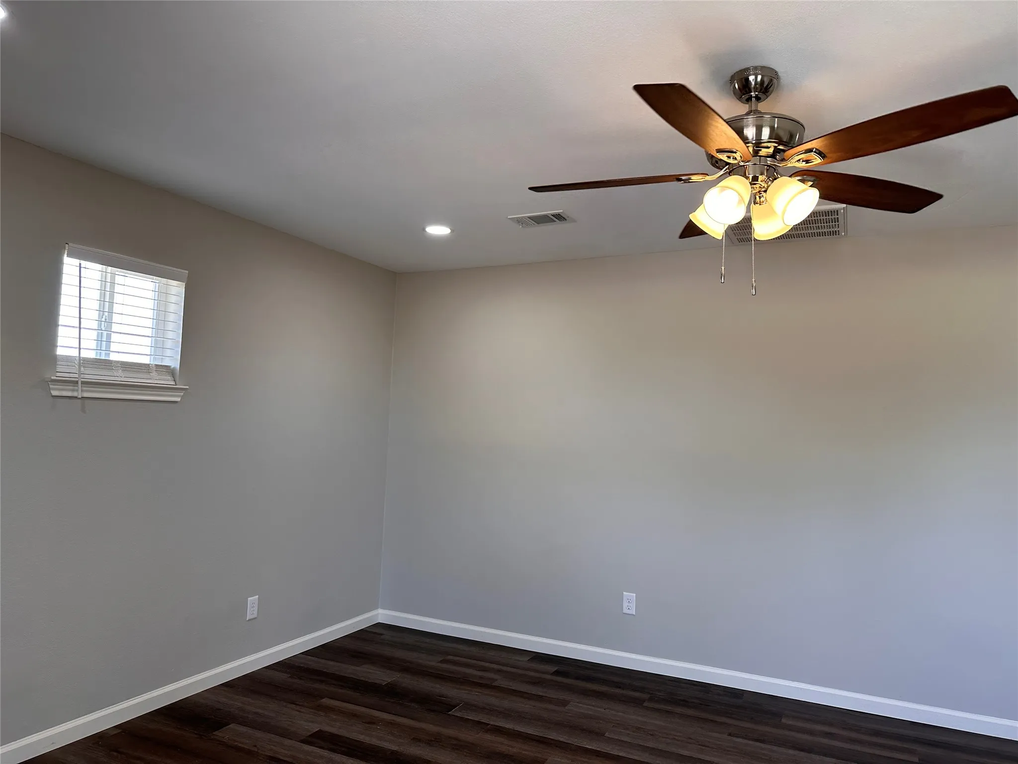 Apartment For Rent in Hopkins County , 11015 W Interstate Highway 30 5, Cumby, Texas 75433, 2 Bedroom, 1 Bathroom, Garage spaces, 2,616 Sqft, built in 1997, mls#21405542, Real Estate Agent in Cumby, Homes For Rent in Hopkins county, Homes For Rent in Cumby, Realtor in Cumby Texas, Real Estate Brokerage Independent Realty Texas, Luminita Cordes Realtor