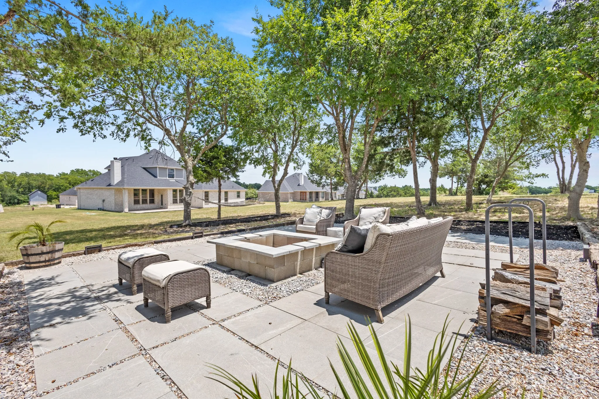 Single Family Residence For Sale in Ellis County , 410 Silo Court, Waxahachie, Texas 75167, 4 Bedroom, 3 Bathroom, 3 Garage spaces, 3,158 Sqft, built in 2022, mls#21405544, Real Estate Agent in Waxahachie, Homes For Sale in Ellis county, Homes For Sale in Waxahachie, Realtor in Waxahachie Texas, Real Estate Brokerage Independent Realty Texas, Luminita Cordes Realtor