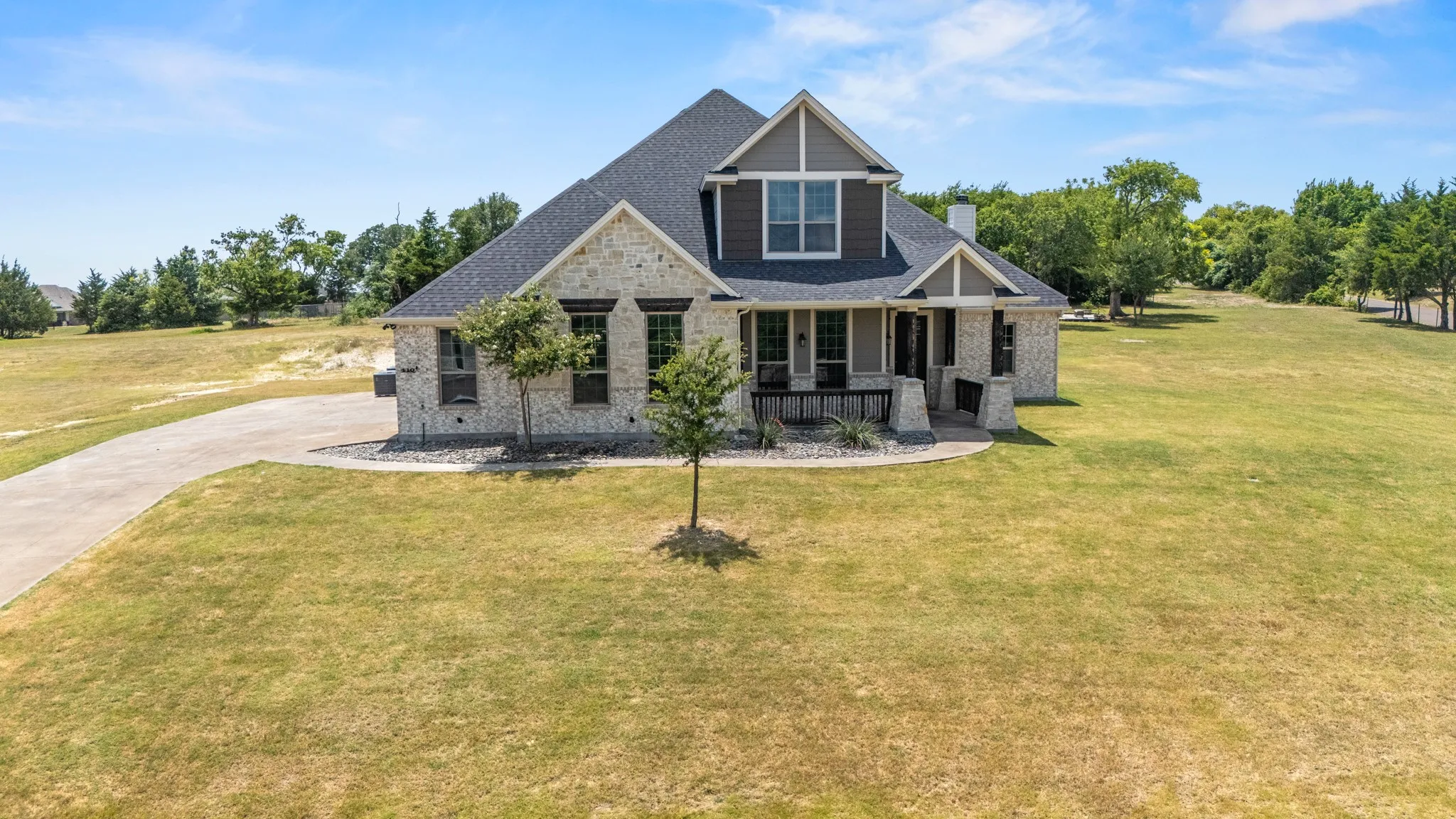 Single Family Residence For Sale in Ellis County , 410 Silo Court, Waxahachie, Texas 75167, 4 Bedroom, 3 Bathroom, 3 Garage spaces, 3,158 Sqft, built in 2022, mls#21405544, Real Estate Agent in Waxahachie, Homes For Sale in Ellis county, Homes For Sale in Waxahachie, Realtor in Waxahachie Texas, Real Estate Brokerage Independent Realty Texas, Luminita Cordes Realtor