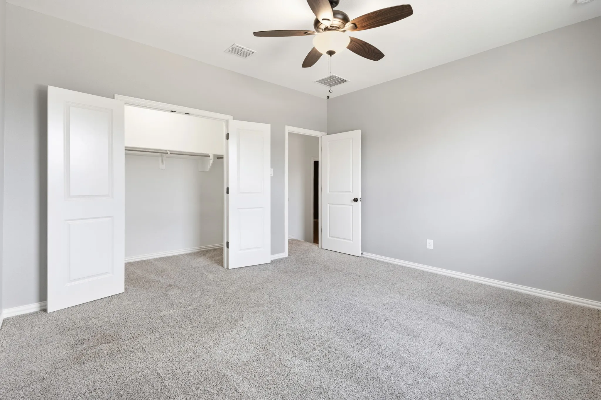 Single Family Residence For Sale in Ellis County , 410 Silo Court, Waxahachie, Texas 75167, 4 Bedroom, 3 Bathroom, 3 Garage spaces, 3,158 Sqft, built in 2022, mls#21405544, Real Estate Agent in Waxahachie, Homes For Sale in Ellis county, Homes For Sale in Waxahachie, Realtor in Waxahachie Texas, Real Estate Brokerage Independent Realty Texas, Luminita Cordes Realtor