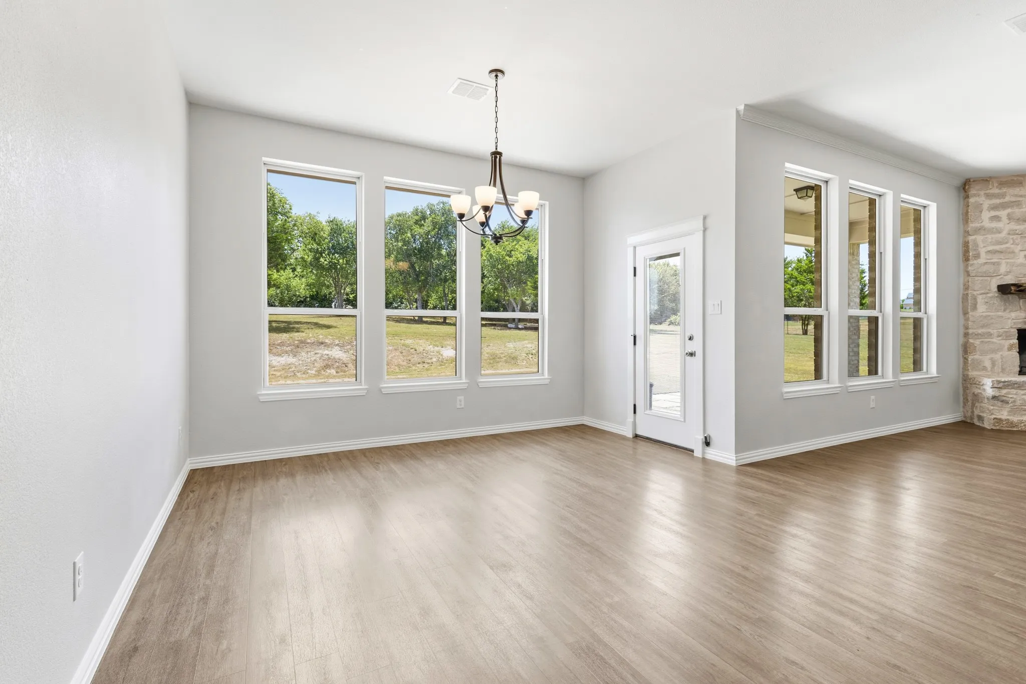 Single Family Residence For Sale in Ellis County , 410 Silo Court, Waxahachie, Texas 75167, 4 Bedroom, 3 Bathroom, 3 Garage spaces, 3,158 Sqft, built in 2022, mls#21405544, Real Estate Agent in Waxahachie, Homes For Sale in Ellis county, Homes For Sale in Waxahachie, Realtor in Waxahachie Texas, Real Estate Brokerage Independent Realty Texas, Luminita Cordes Realtor
