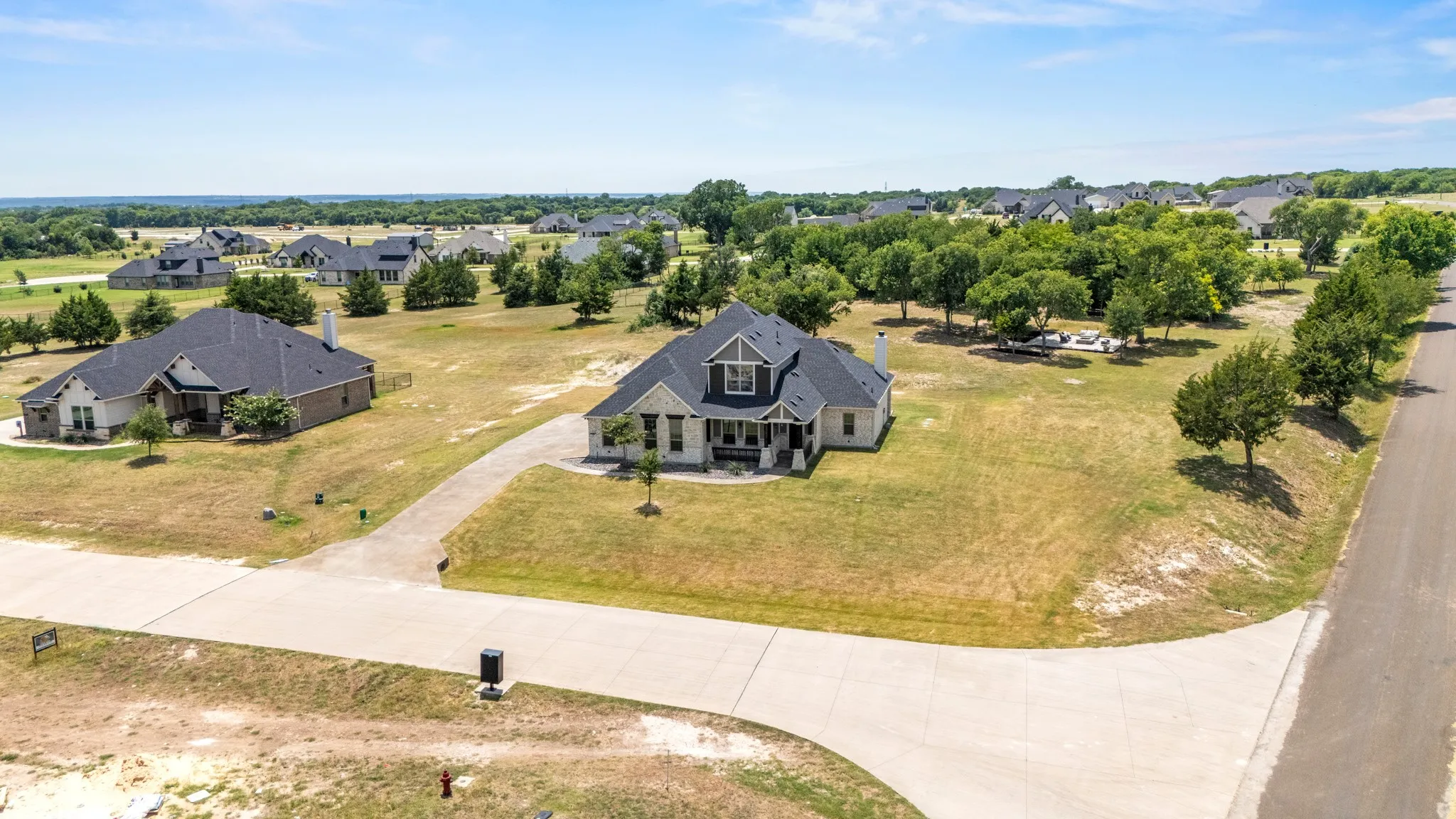 Single Family Residence For Sale in Ellis County , 410 Silo Court, Waxahachie, Texas 75167, 4 Bedroom, 3 Bathroom, 3 Garage spaces, 3,158 Sqft, built in 2022, mls#21405544, Real Estate Agent in Waxahachie, Homes For Sale in Ellis county, Homes For Sale in Waxahachie, Realtor in Waxahachie Texas, Real Estate Brokerage Independent Realty Texas, Luminita Cordes Realtor