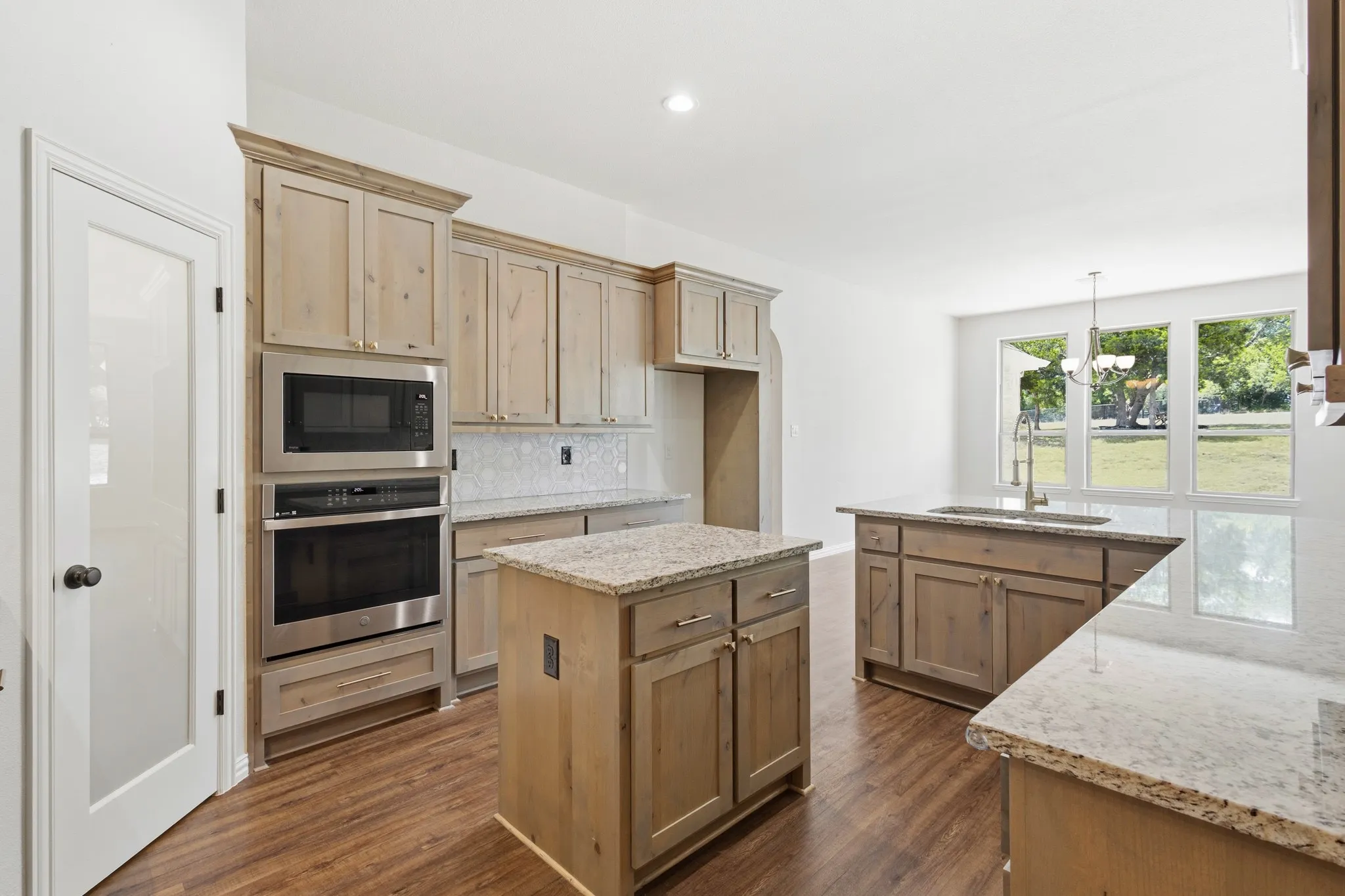 Single Family Residence For Sale in Ellis County , 410 Silo Court, Waxahachie, Texas 75167, 4 Bedroom, 3 Bathroom, 3 Garage spaces, 3,158 Sqft, built in 2022, mls#21405544, Real Estate Agent in Waxahachie, Homes For Sale in Ellis county, Homes For Sale in Waxahachie, Realtor in Waxahachie Texas, Real Estate Brokerage Independent Realty Texas, Luminita Cordes Realtor